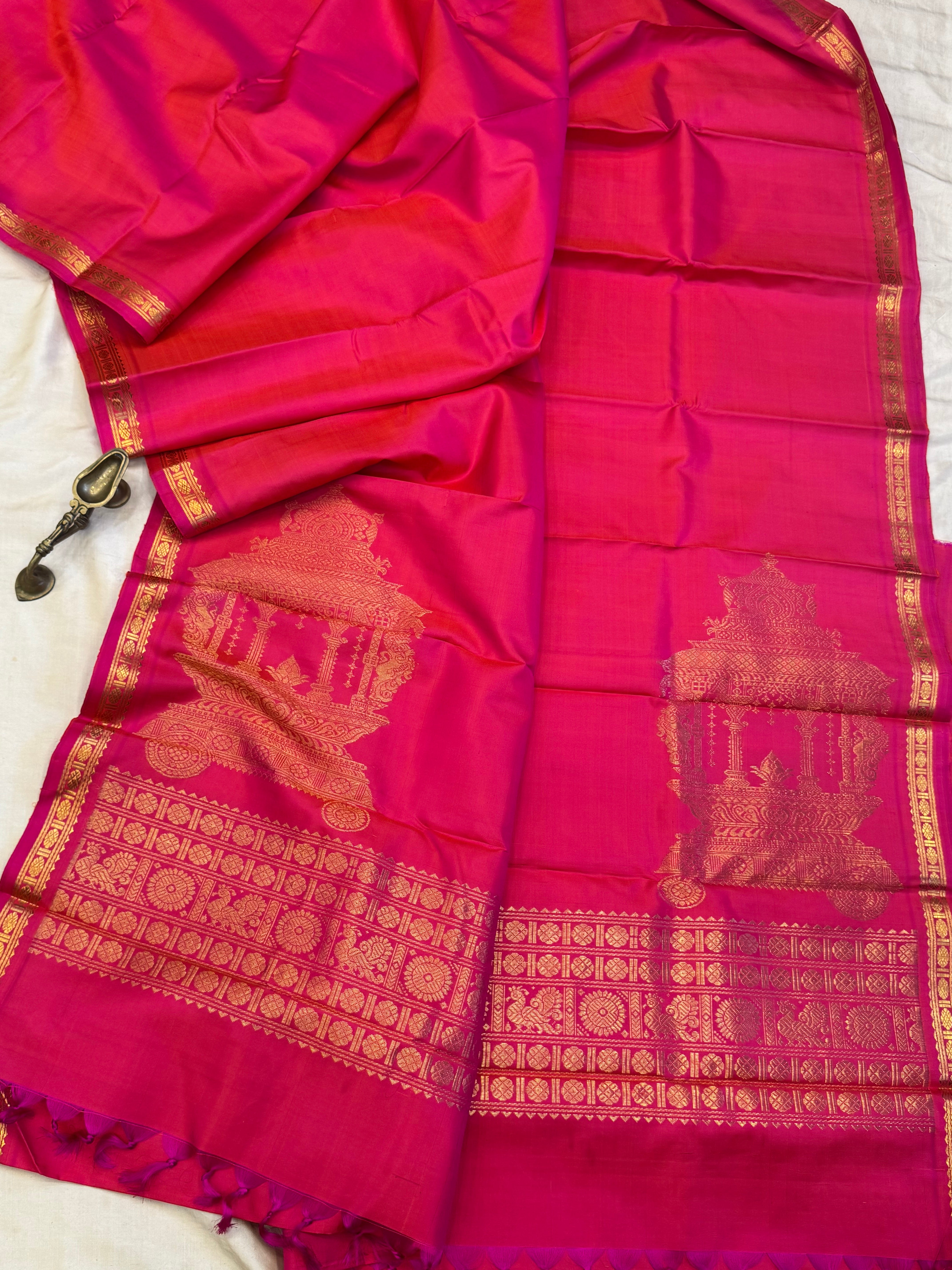Pink small rudraksha border-Unique pallu / Arani silk