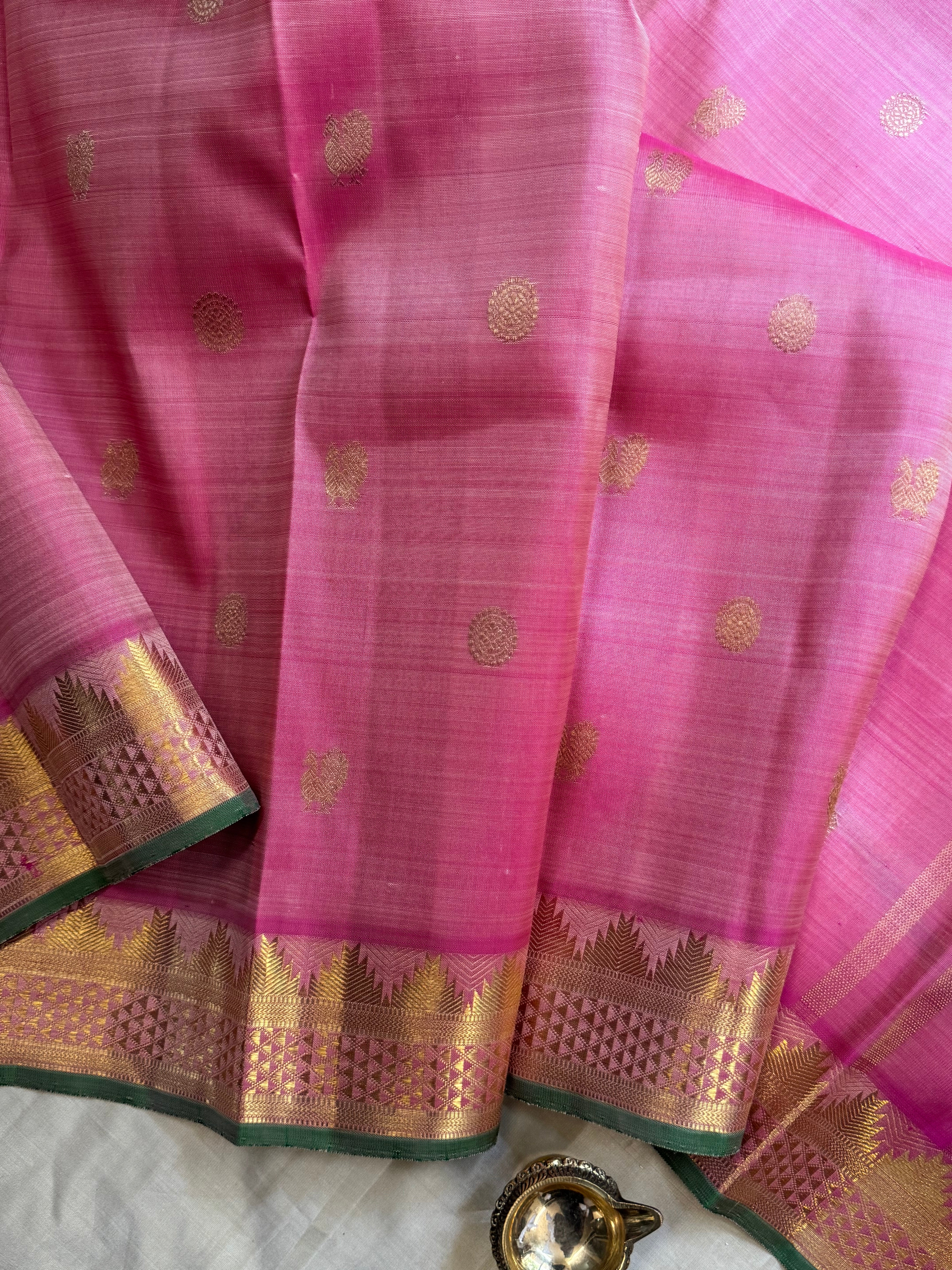 Lotus pink araimadam border / Kanjipuram Silk