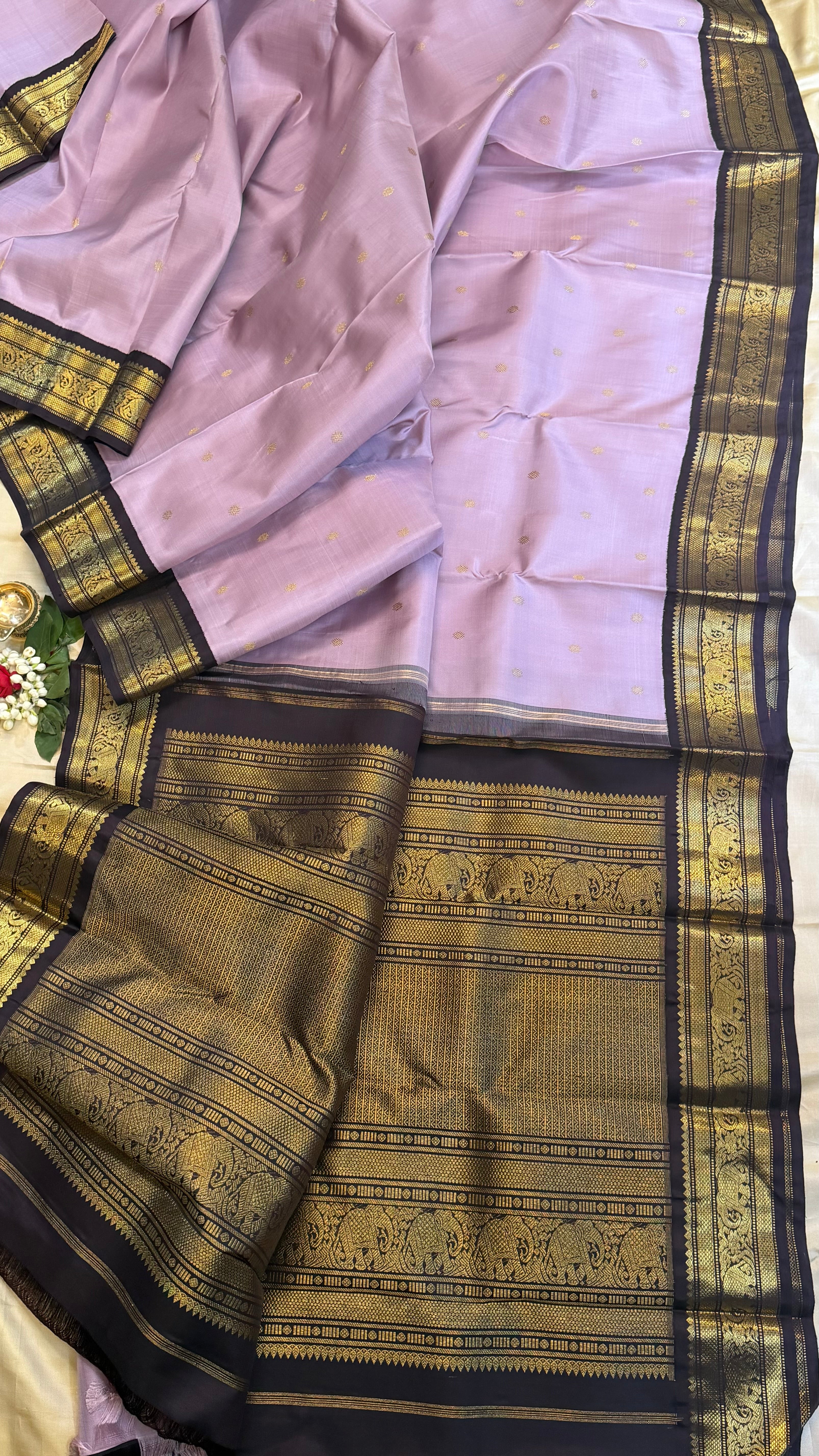 Light lavender (Lilac) and navalpazham border kai korvai/ kanjipuram silk