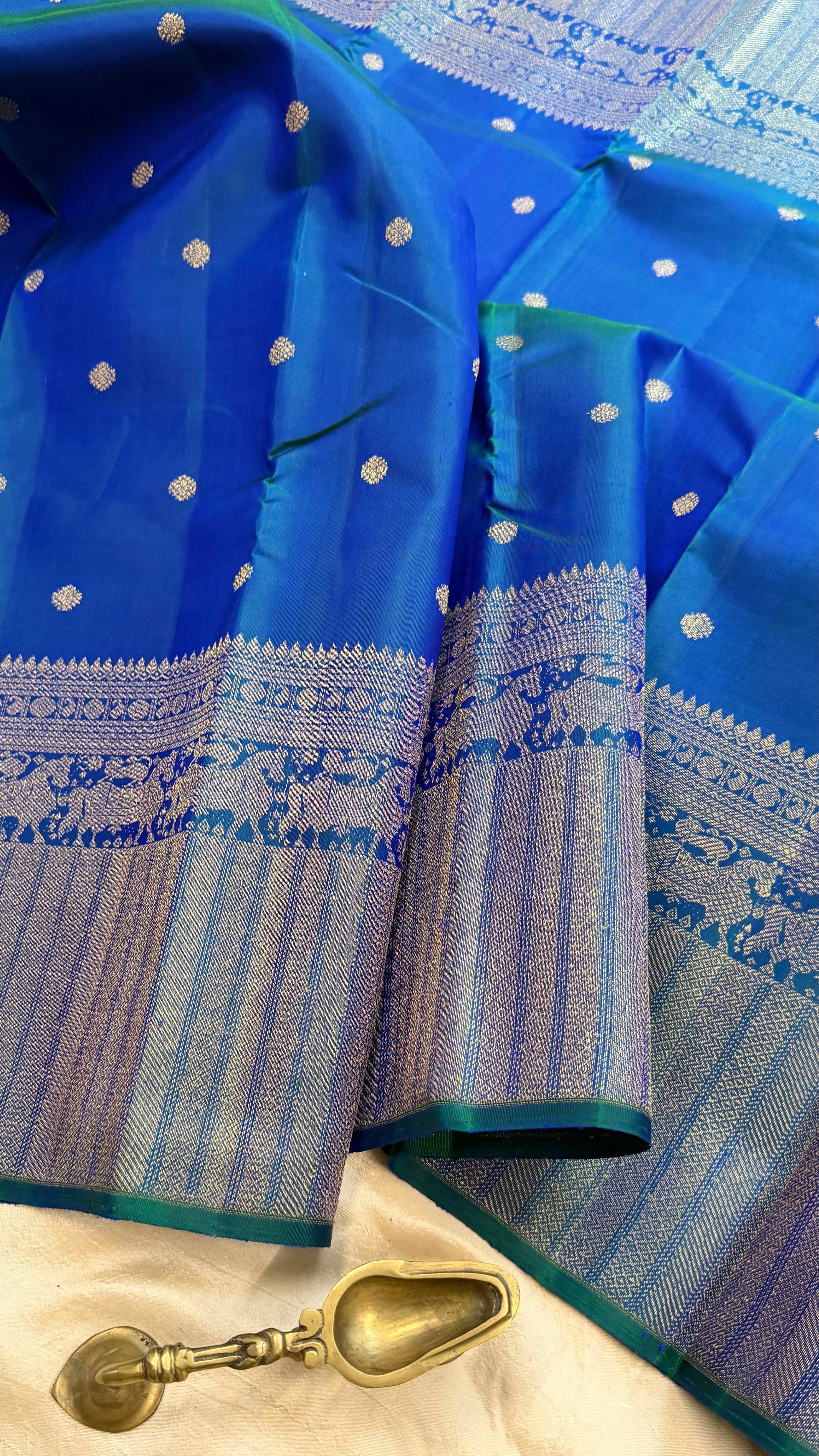 Mayilkazhuthu yazhli border saree / Kanjipuram silk
