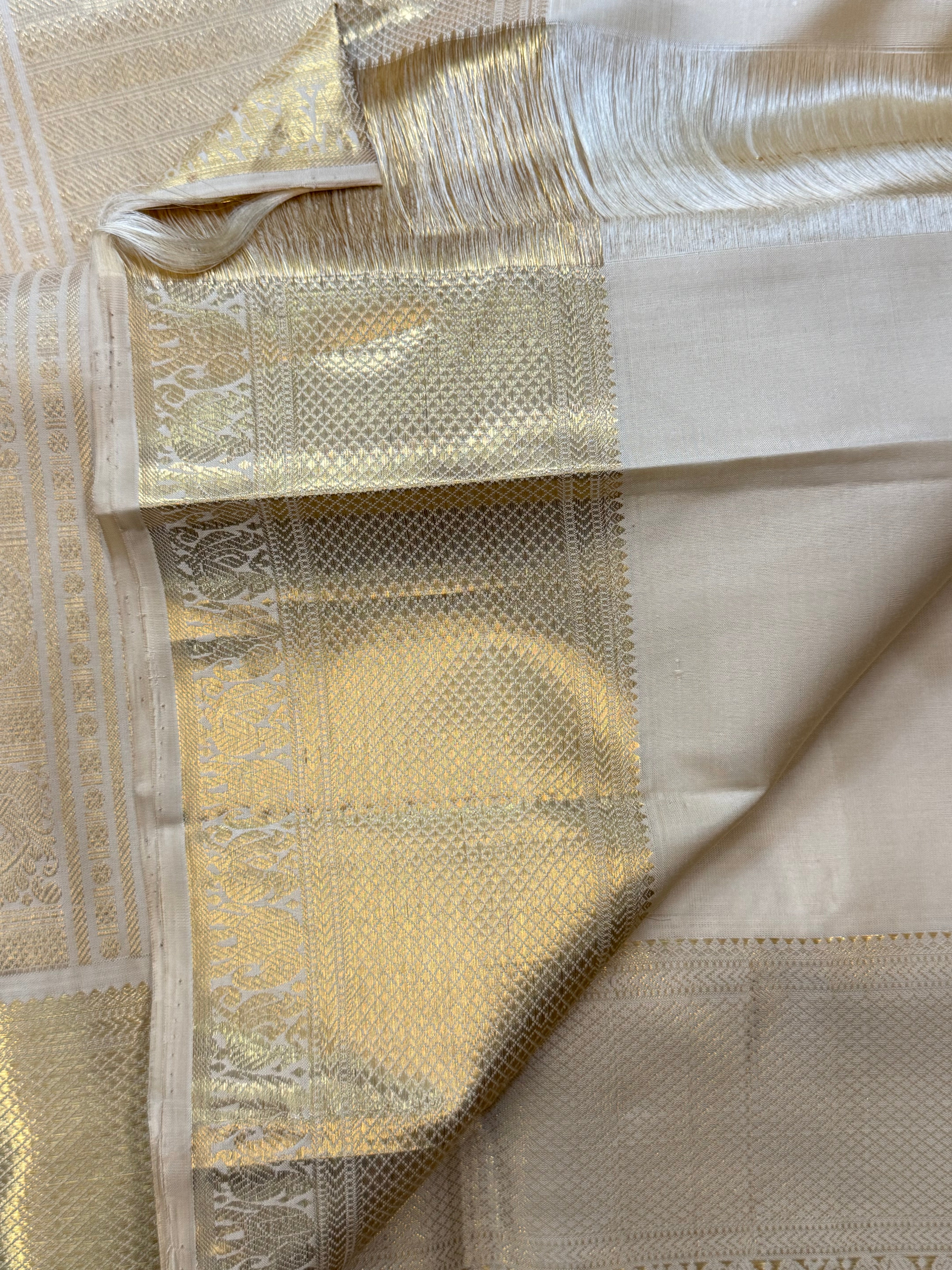Tussar (Golden) lakshambutta / Arani silk CL10113