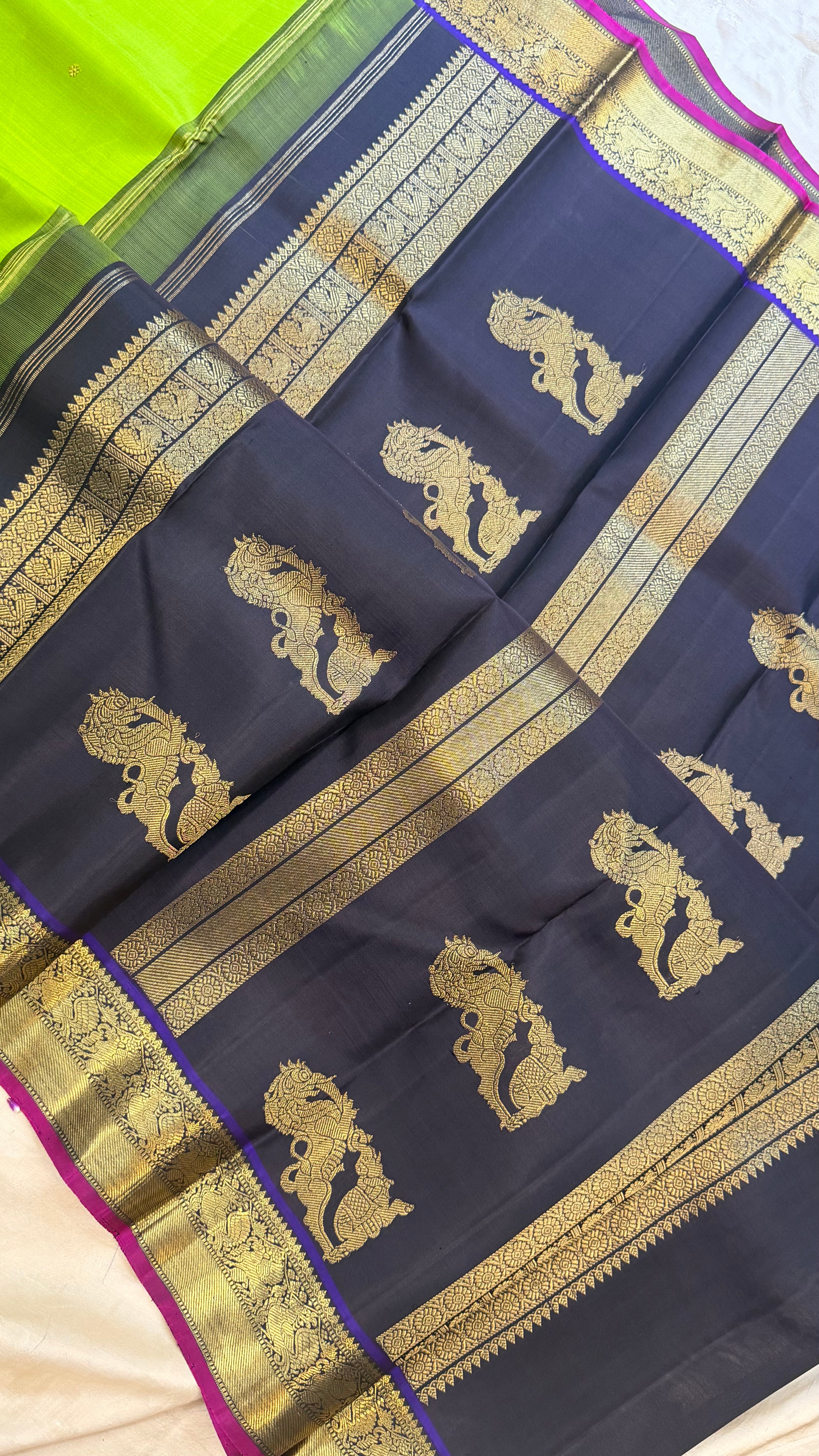 Parrot green Korvai  / Kanjipuram silk