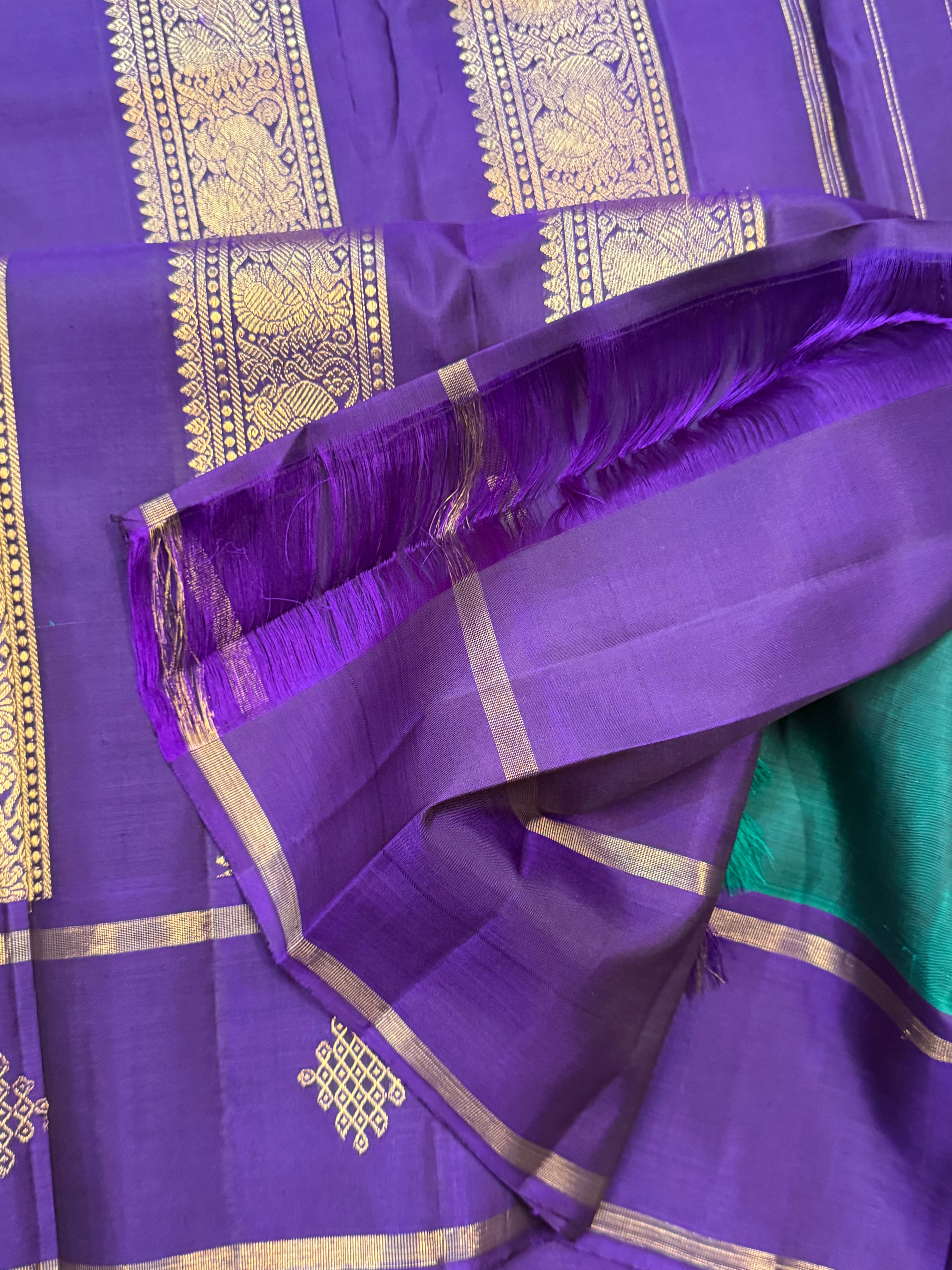 Permam : Emerald green Kolam border    / Kanjipuram silk CL9367