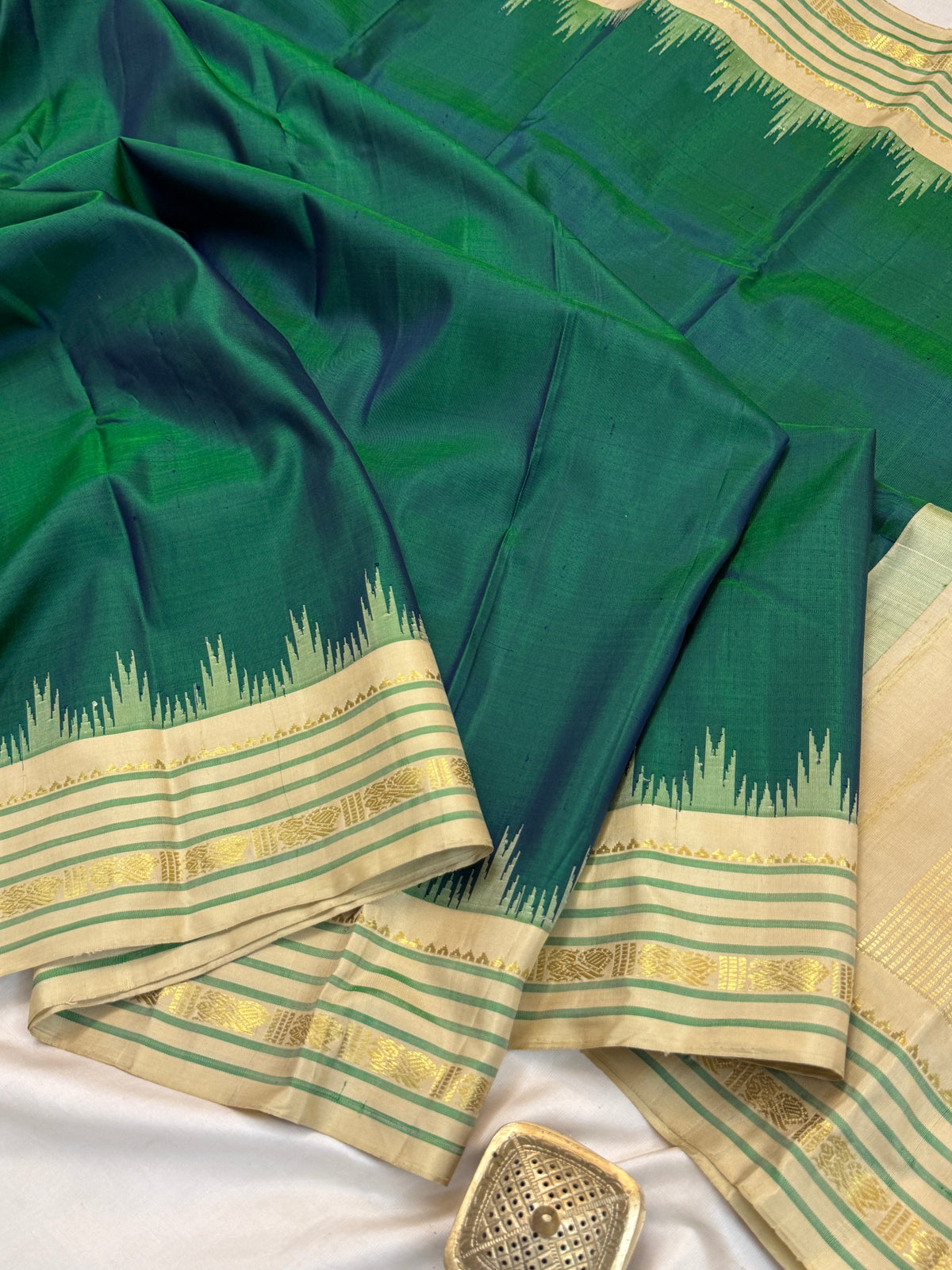 Gadwal silk Mayilkazhuthu temple Korvai clsa 7346
