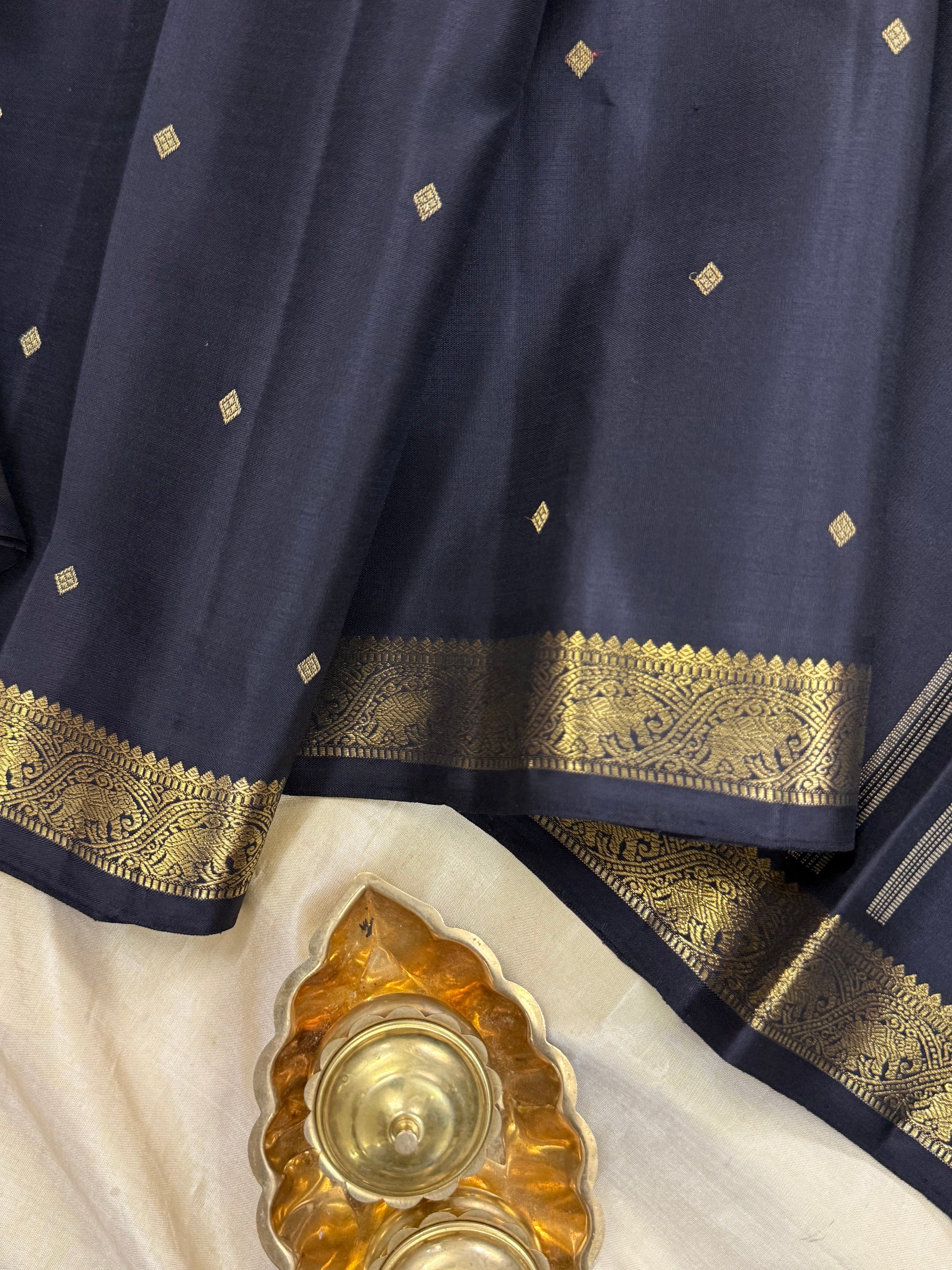 Black small border/ Kanjipuram silk CL8482