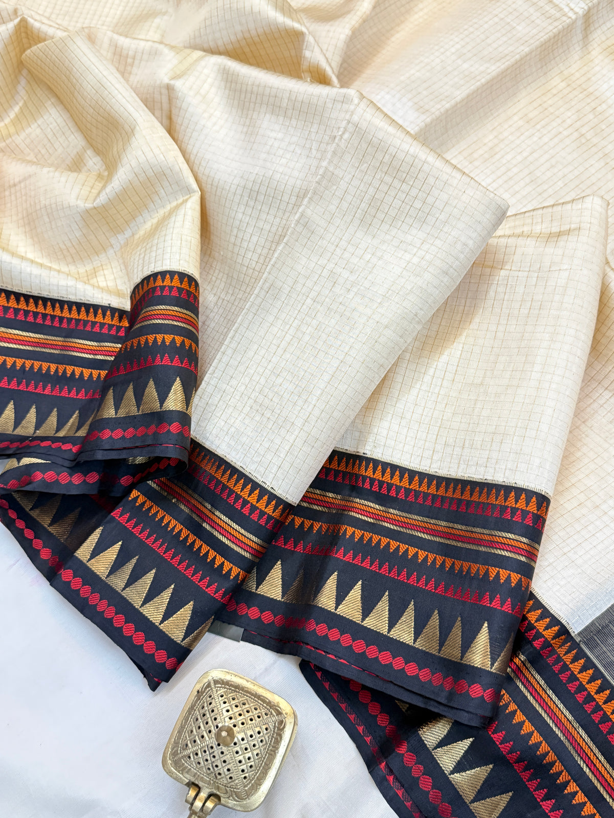 Gadwal silk Cream kattam black Korvai clsa 4093