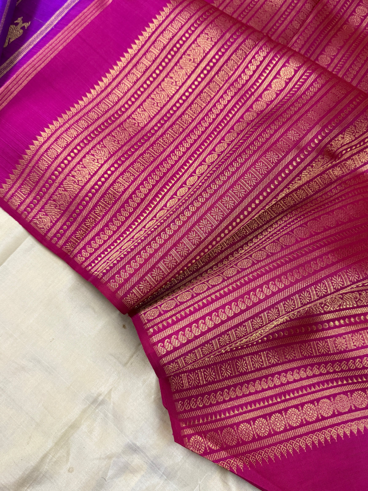 Majenta body with pure Zari Kattam  irutalaipakshi butta /kanjipuram silk saree clsa 12171