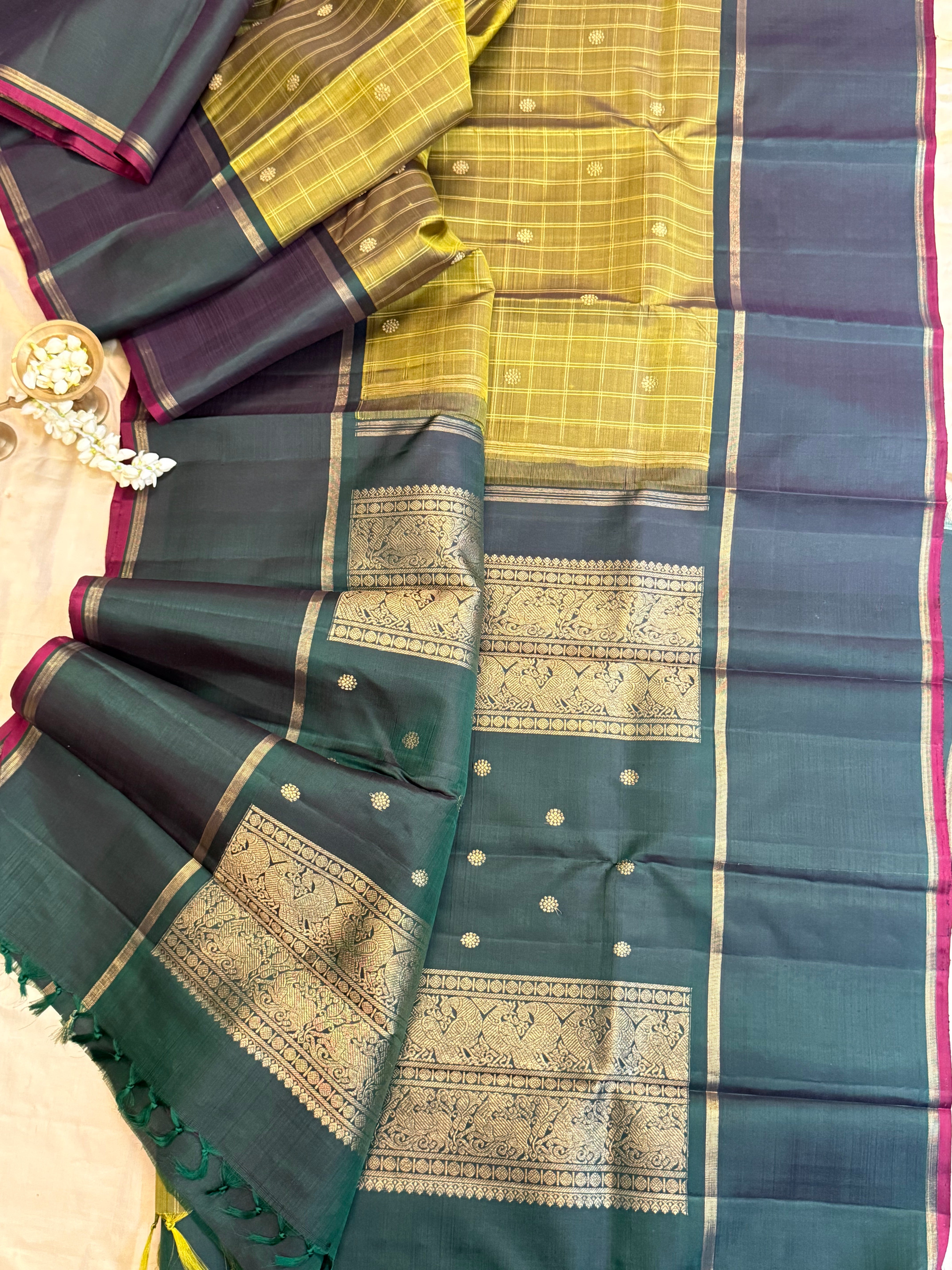 Olive green kattam butta and dark green/ Kanjipuram silk