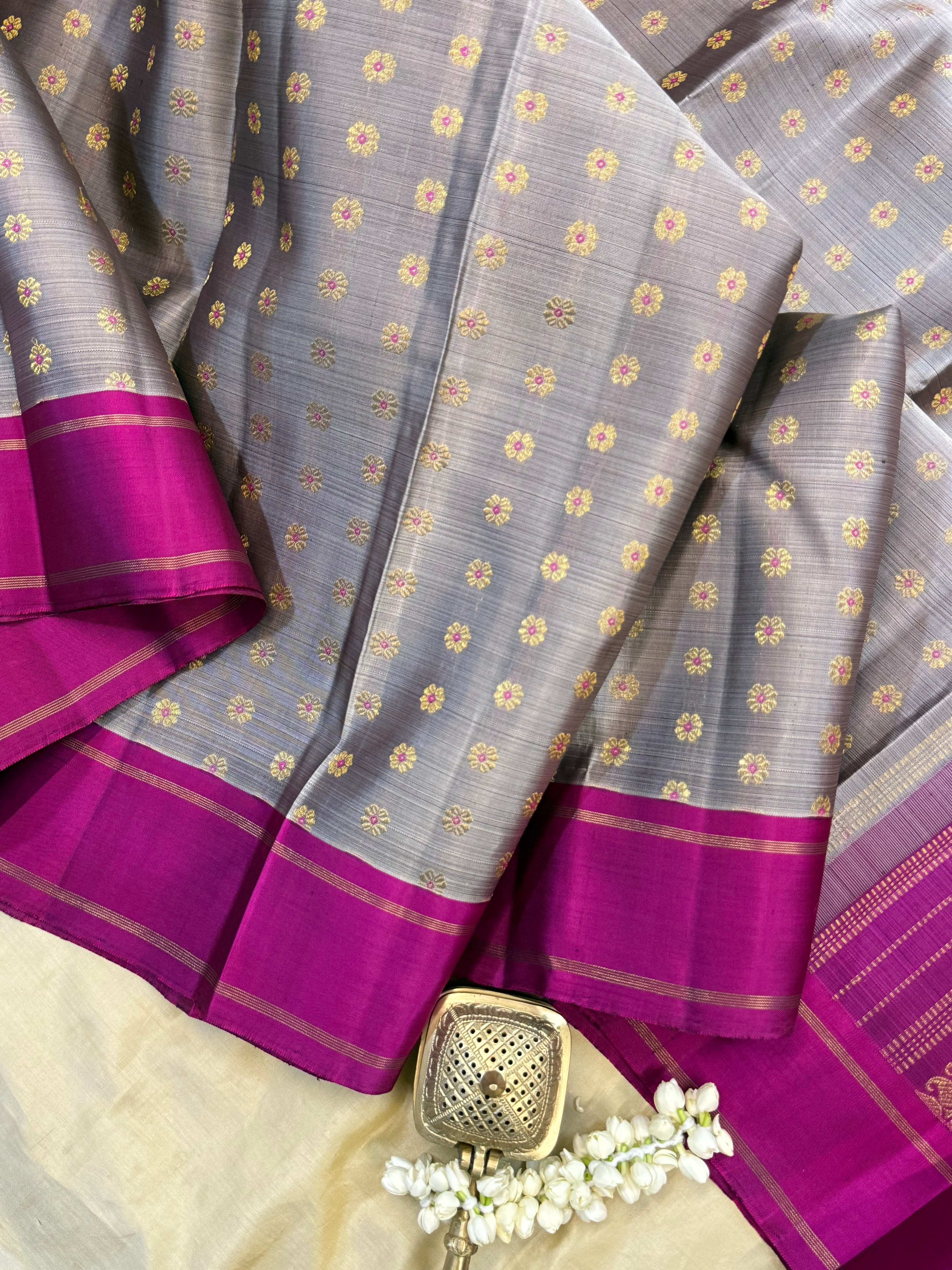 Grey meenakari butta / Kanjipuram silk CL9954