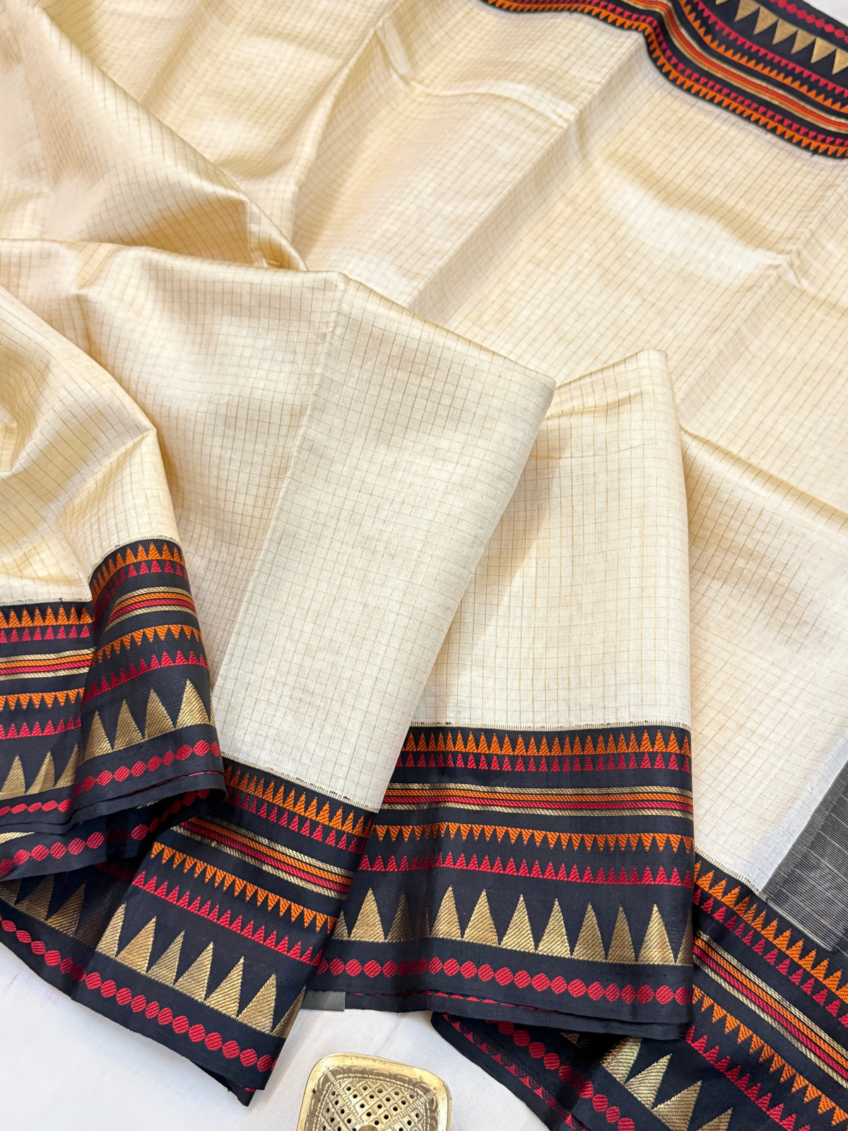 Gadwal silk Cream kattam black Korvai clsa 4093