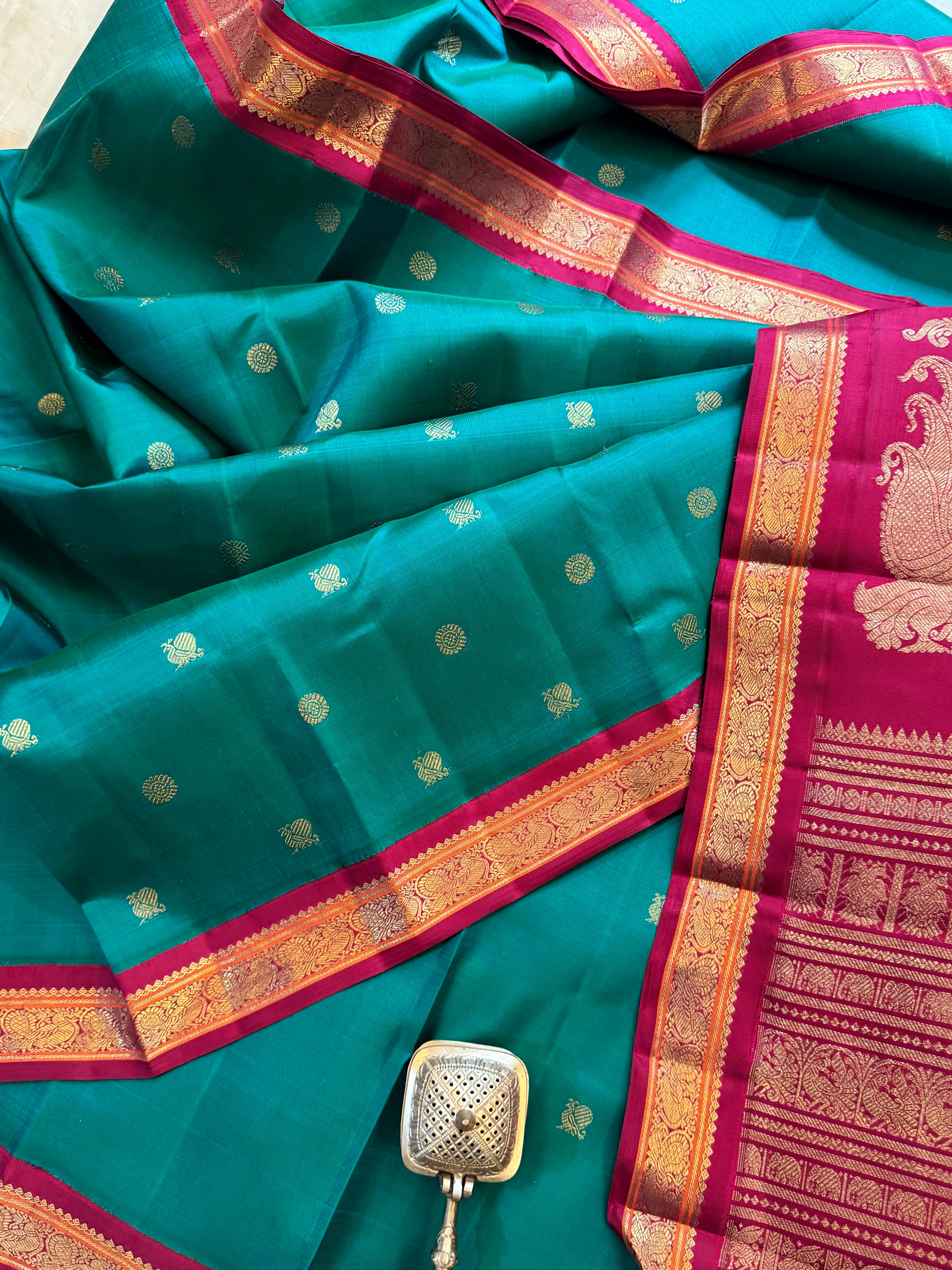 Jade green korvai  : Kanjipuram silk
