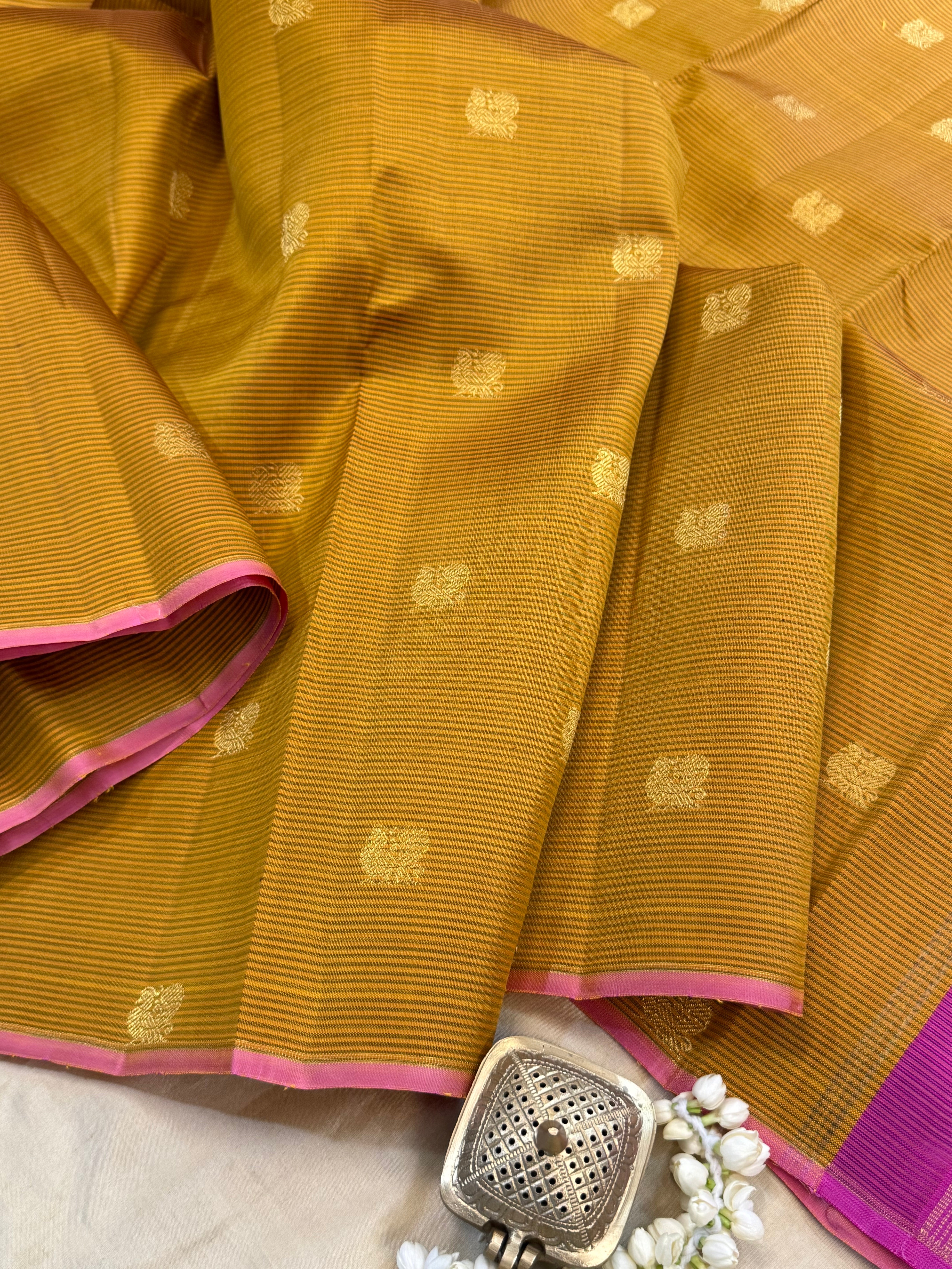 Mustard yellow stripes annam butta borderless/ Kanjipuram silk CL9512