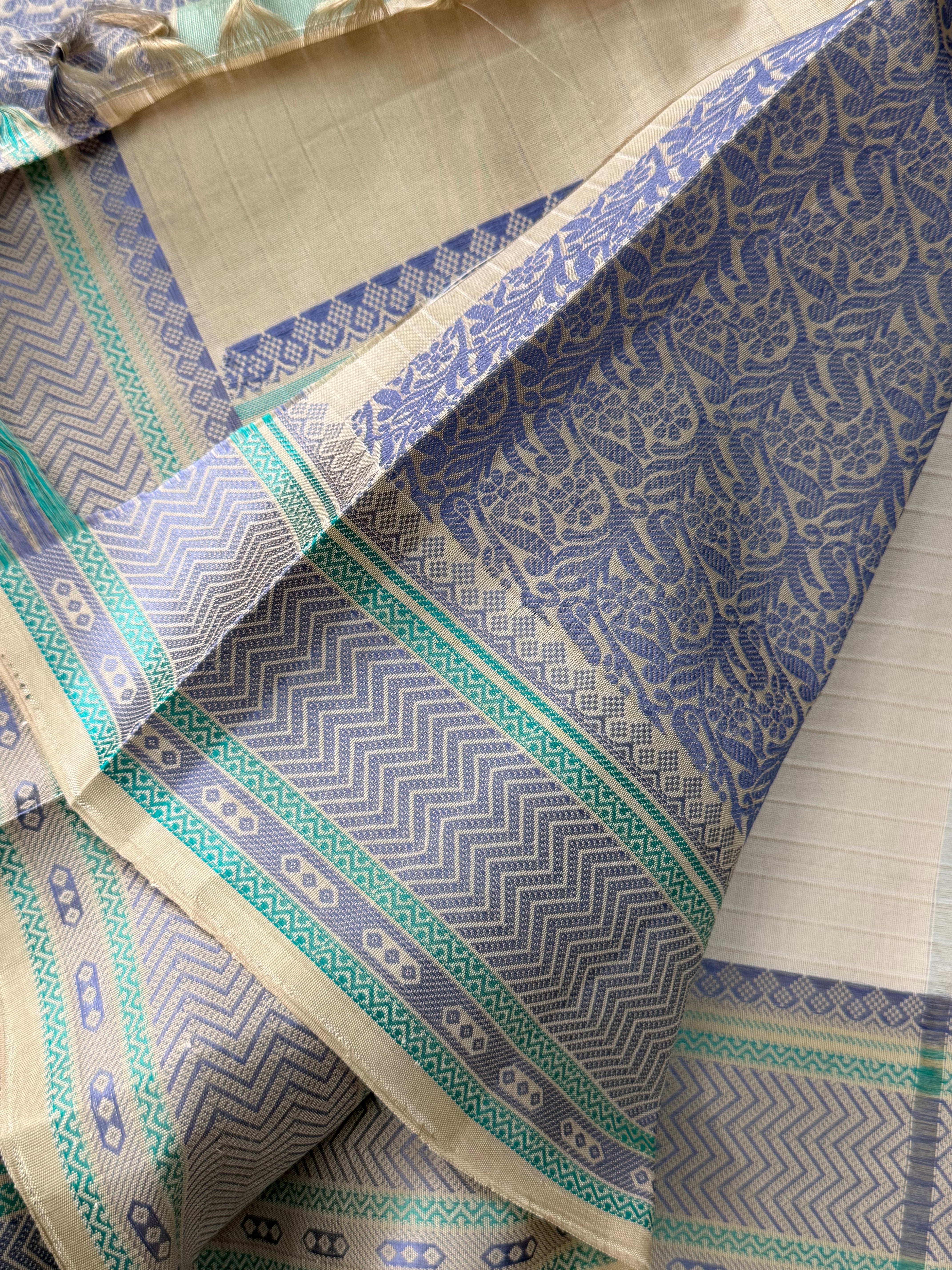 Creme kattam / Varnangal Soft Silk CL6545