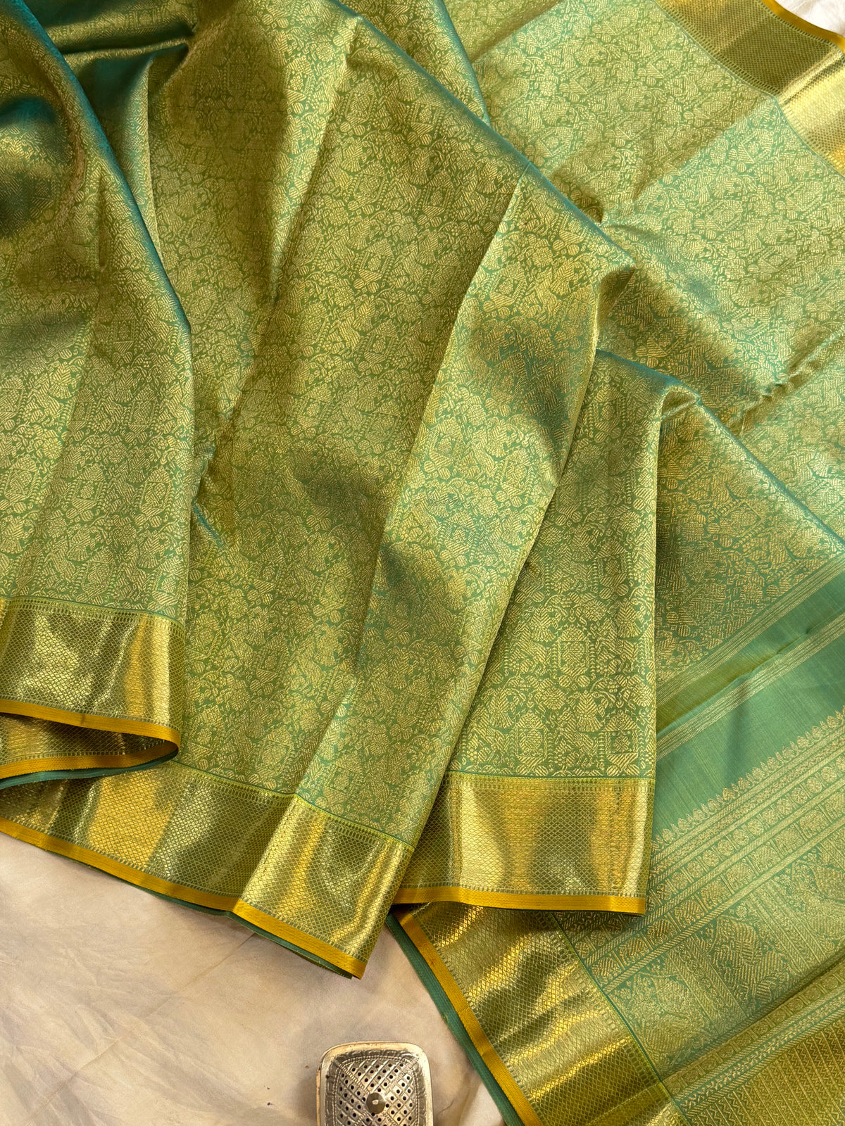 - pure Zari Kanjipuram silk