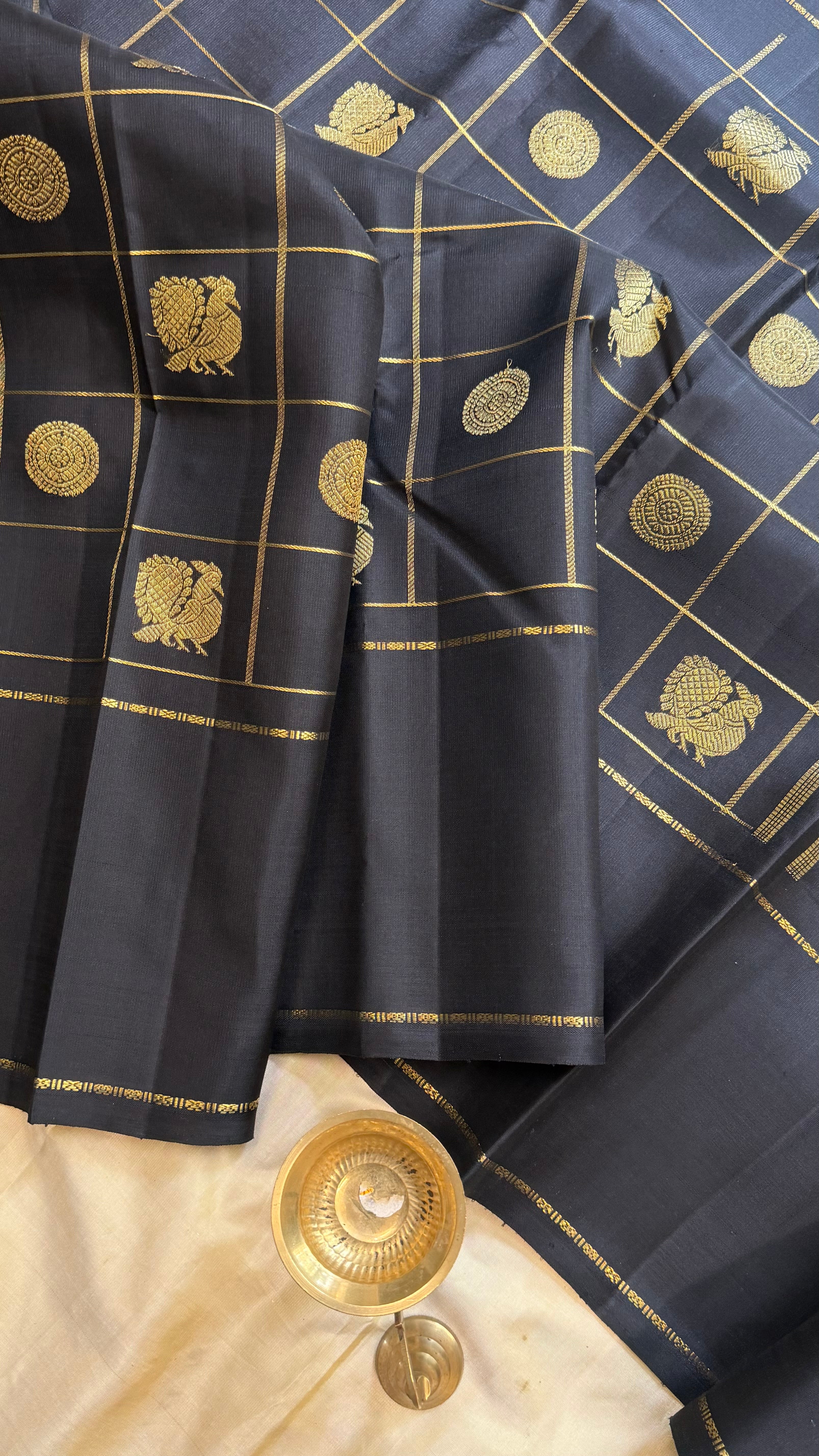 Vizhli: Black Kattam Annam chakram Butta  / Kanjipuram silk