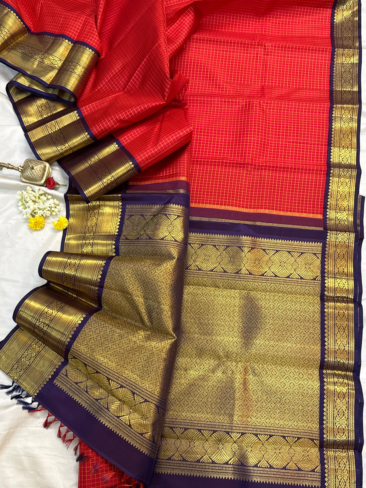 Master weaver - Red thread and zari kattam dark blue kai korvai border adai woven/ Kanjipuram silk