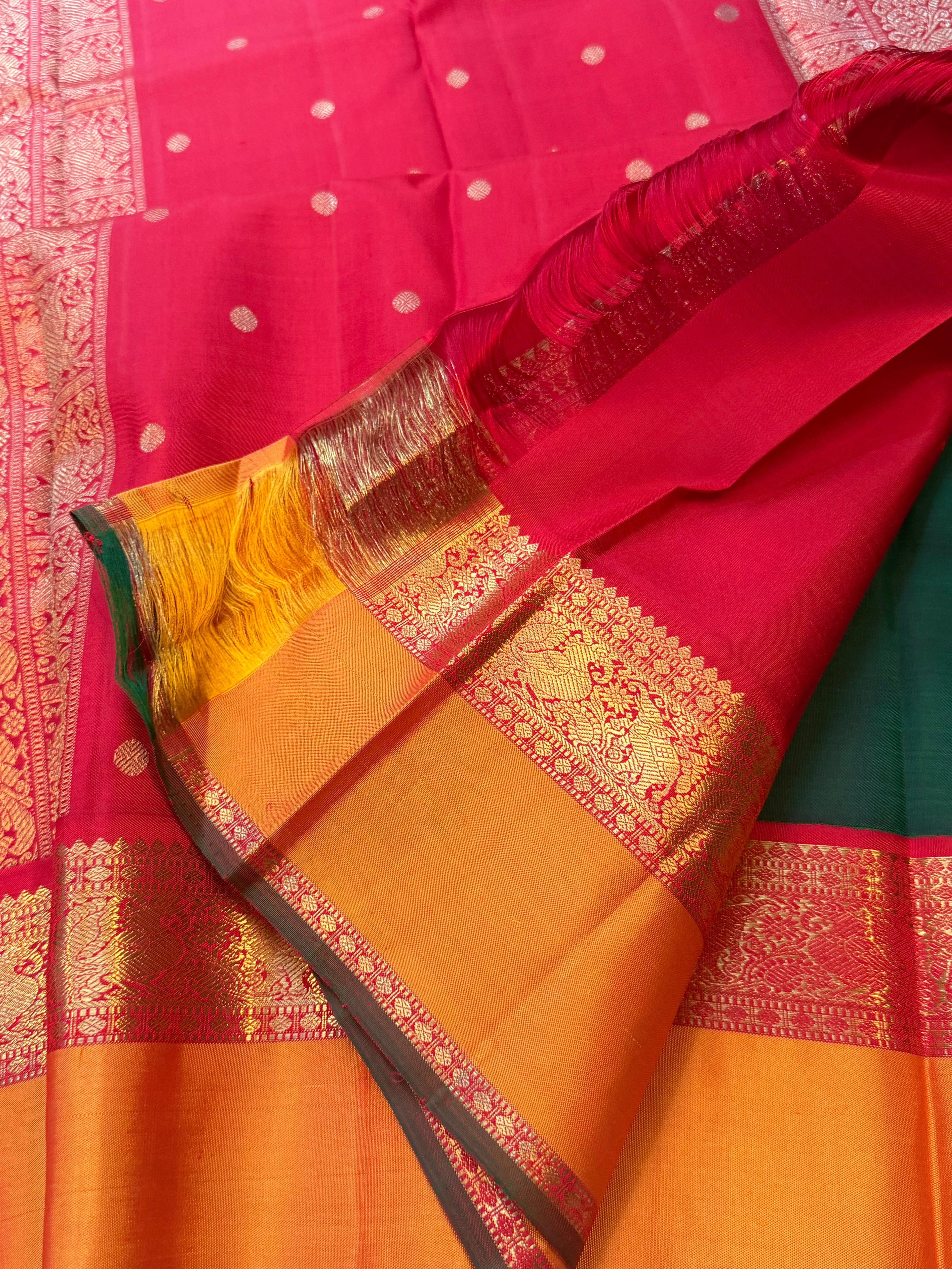 Dark green kaal erangina border    / Kanjipuram silk