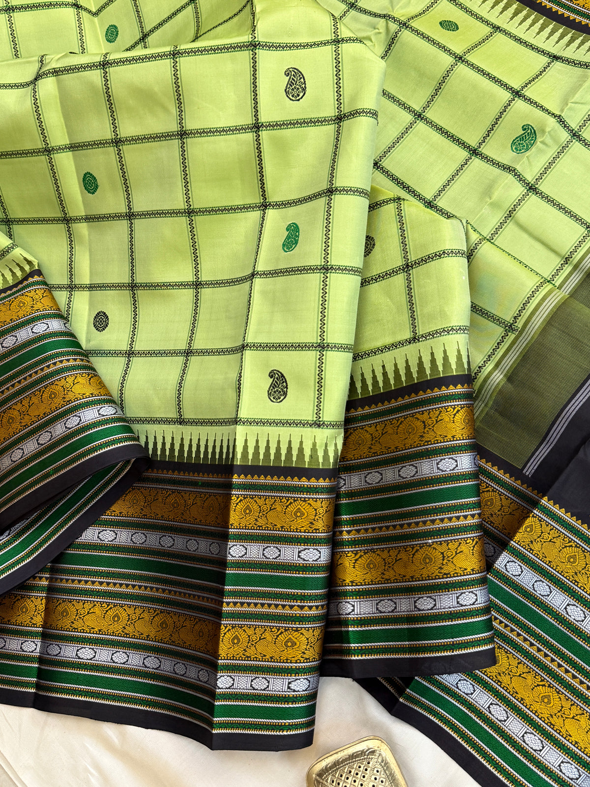Special edition chartreuse green with thread Kattam butta silk saree/clsa 12439
