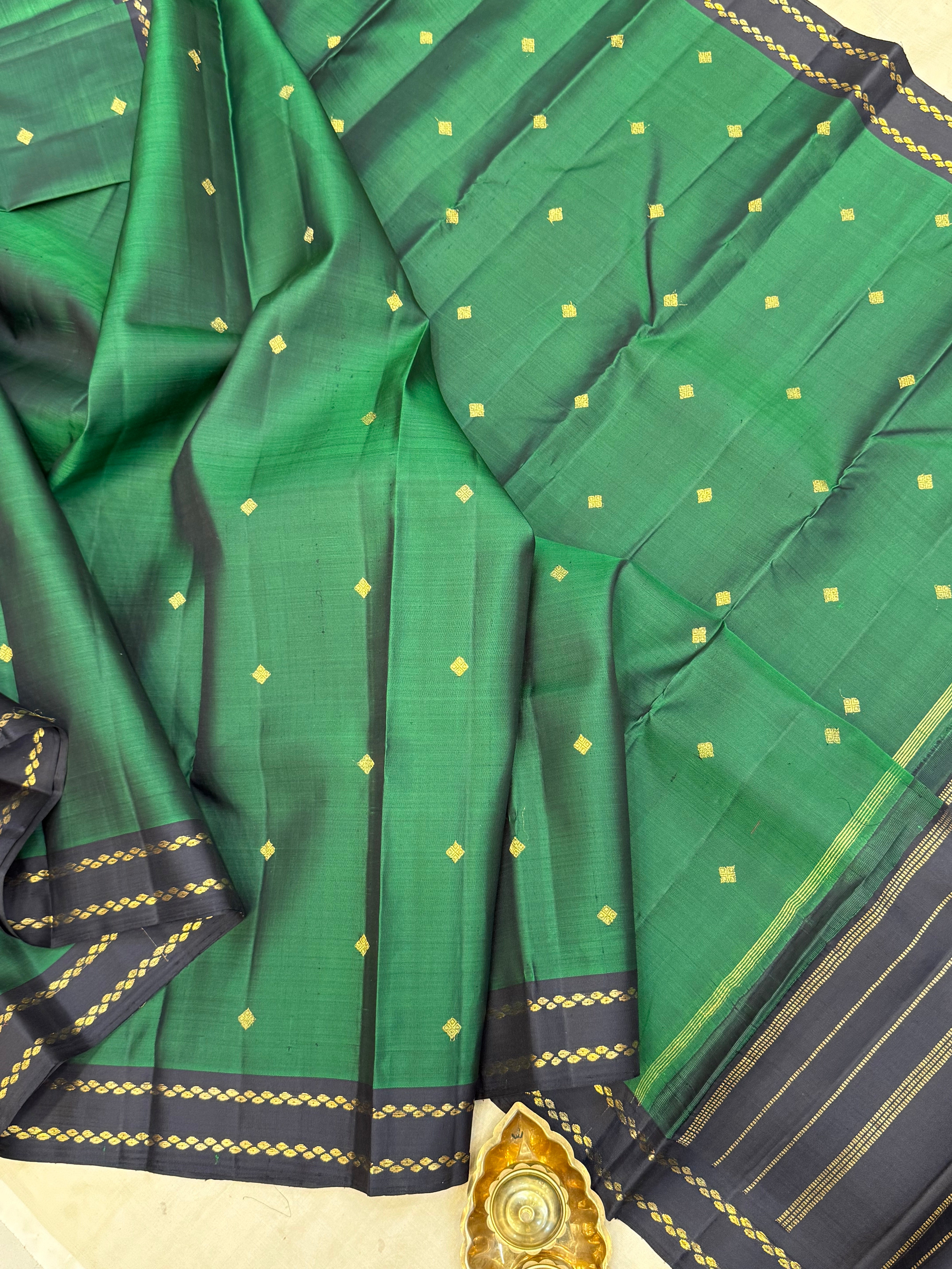 Forest green with black border/ kanjipuram silk saree CLSA