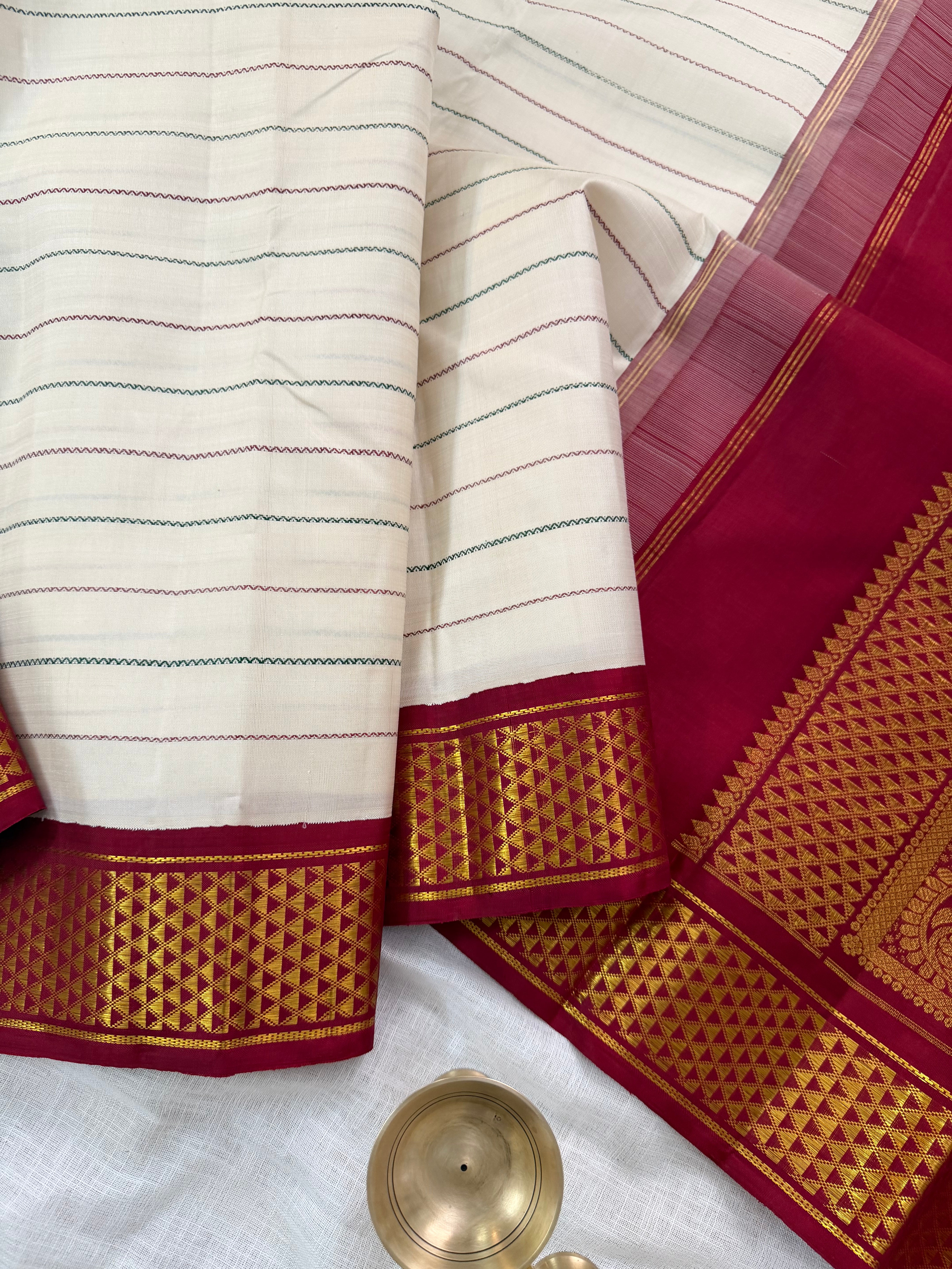 White Ganga Jamuna korvai   / Arani silk