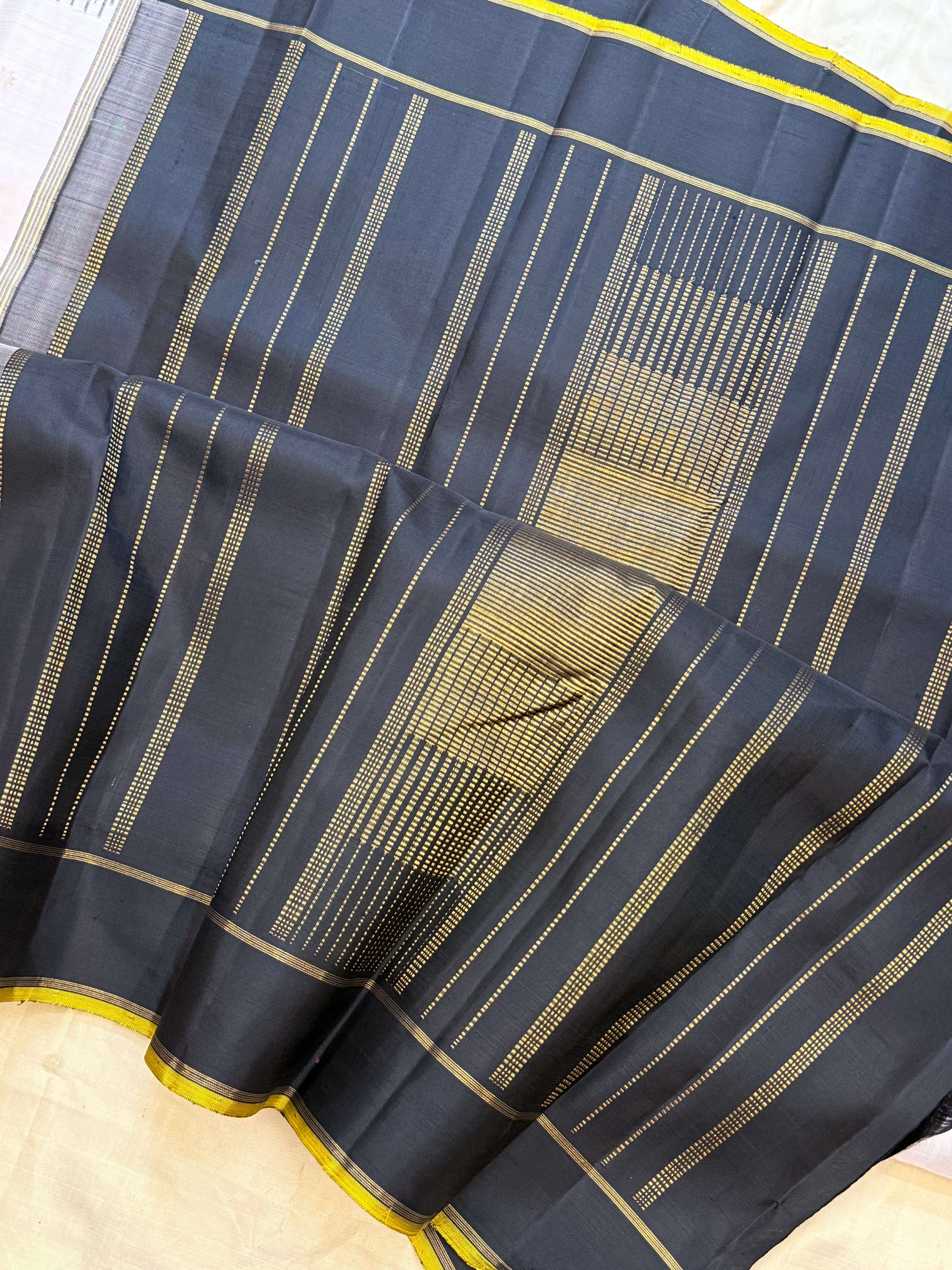Off white and black kai korvai/ Kanjipuram silk CLSA9767