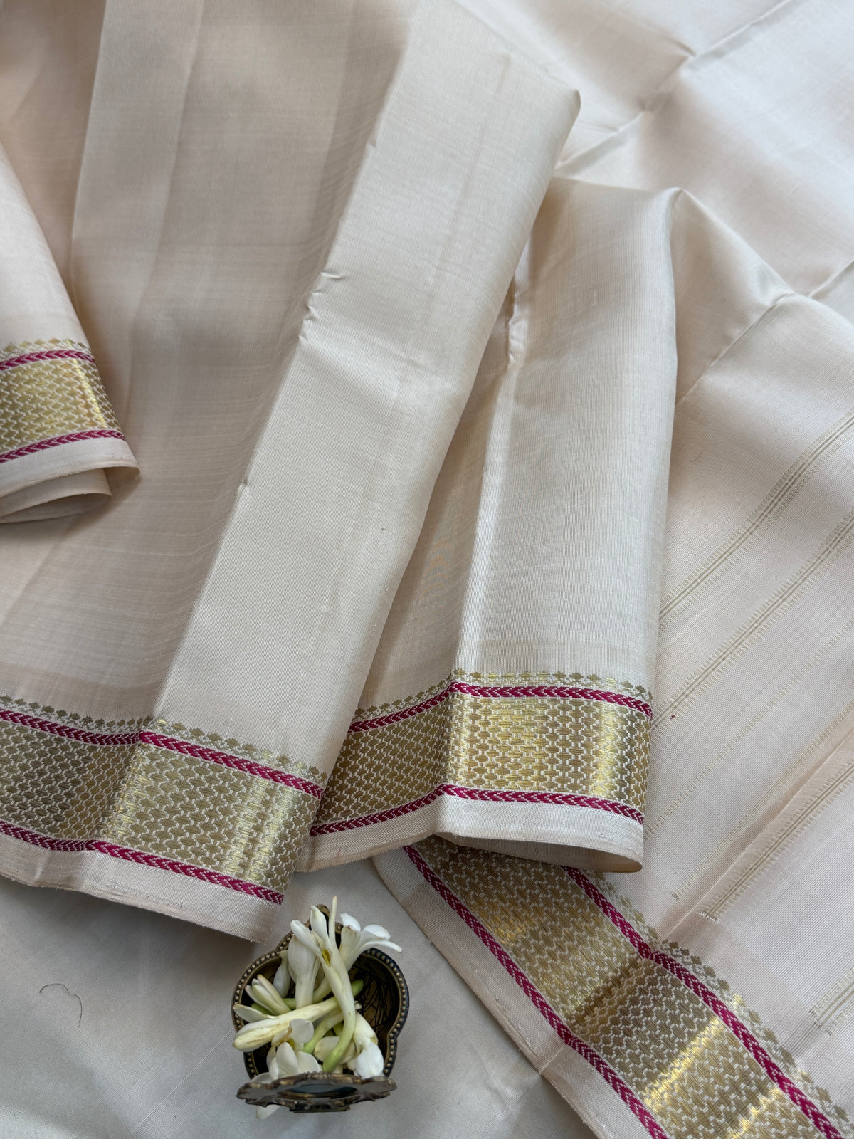 Venpattu veshti style small border/ Kanjipuram silk CLSA10710