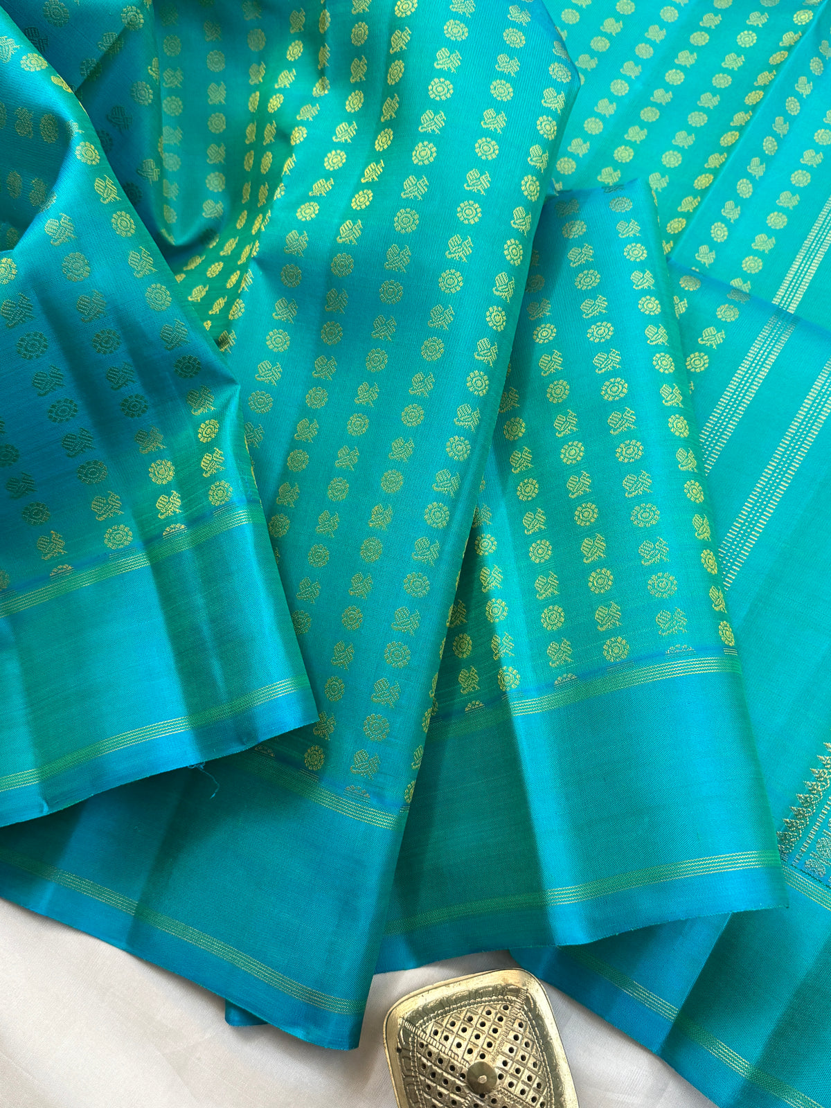 turquoise annam and chakram thodar butta thread work / Kanjipuram silk CLSA12322