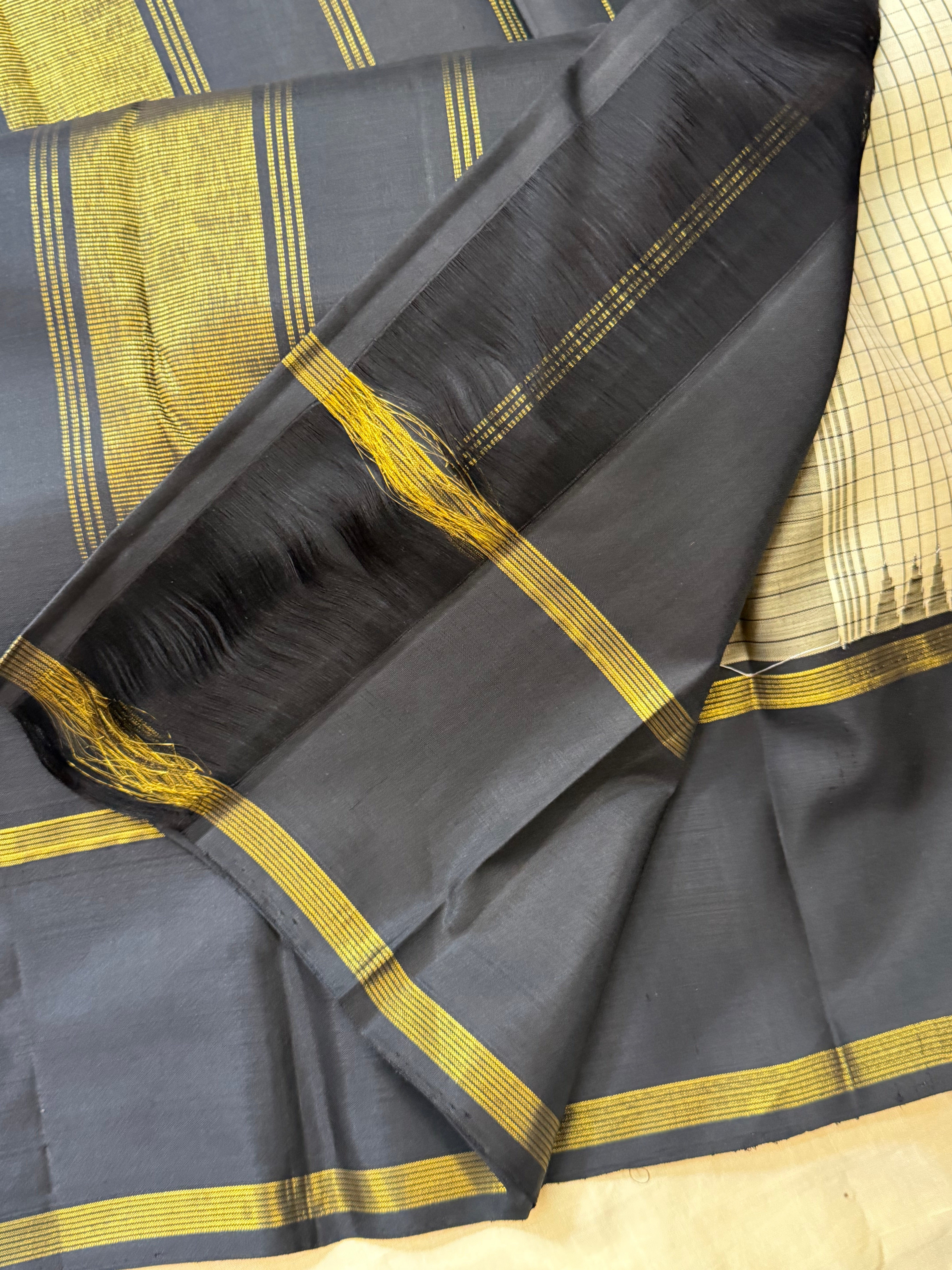 Black and white checks Korvai / Arani silk