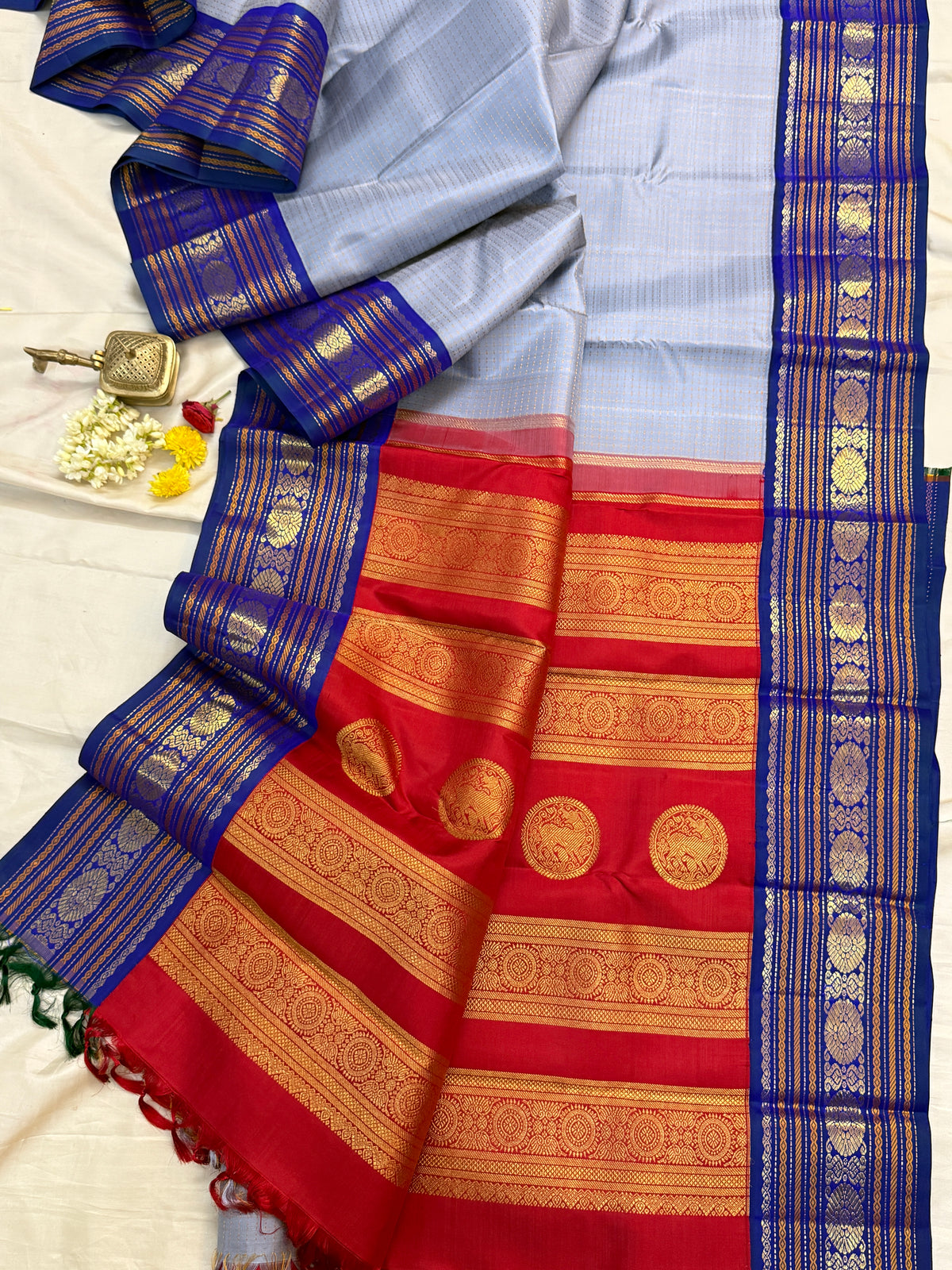 Master weaver- grey thread plus butta kai korvai adai woven / kanjipuram silk