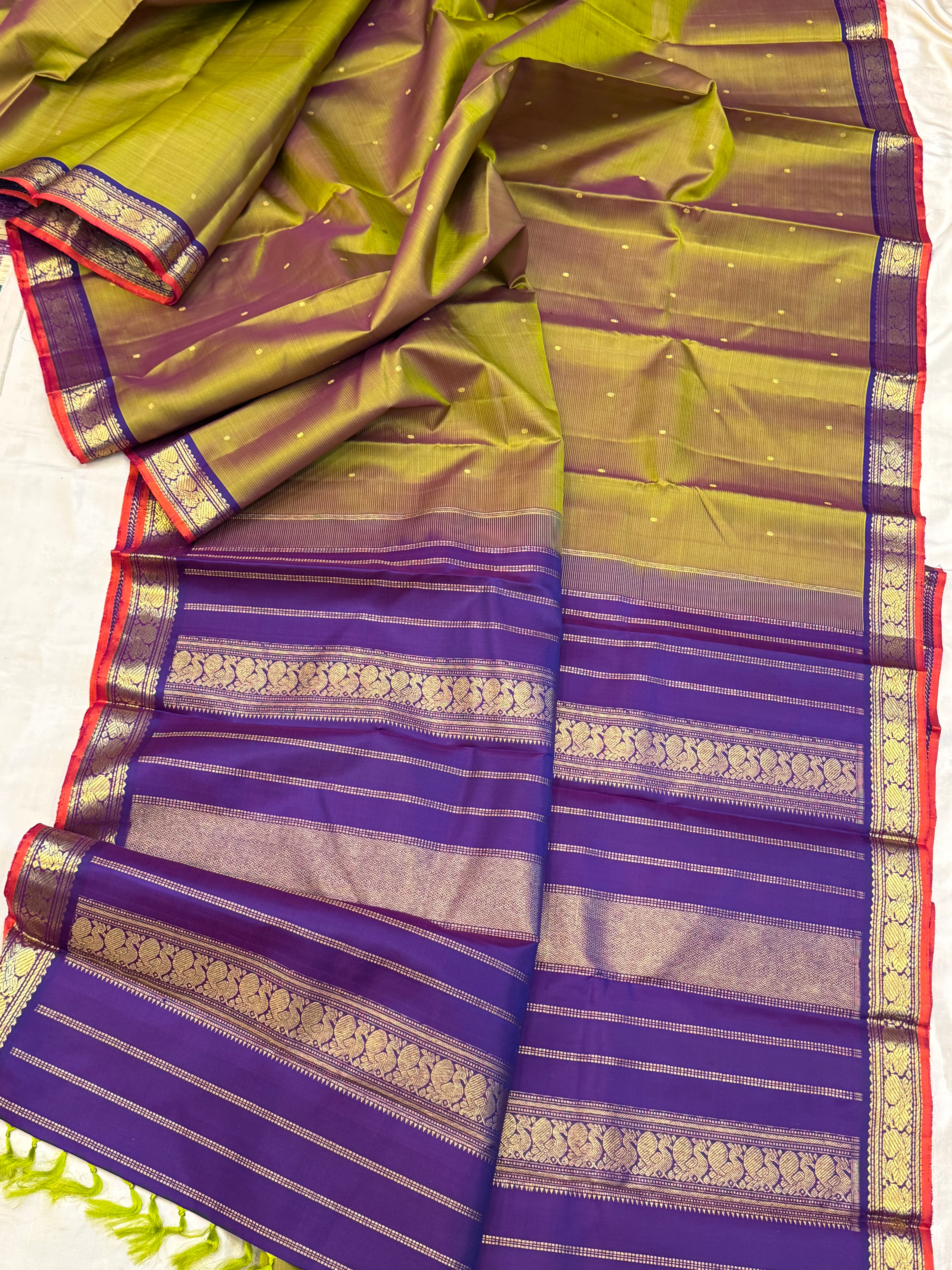 Manthulir annam pet / Aarani silk