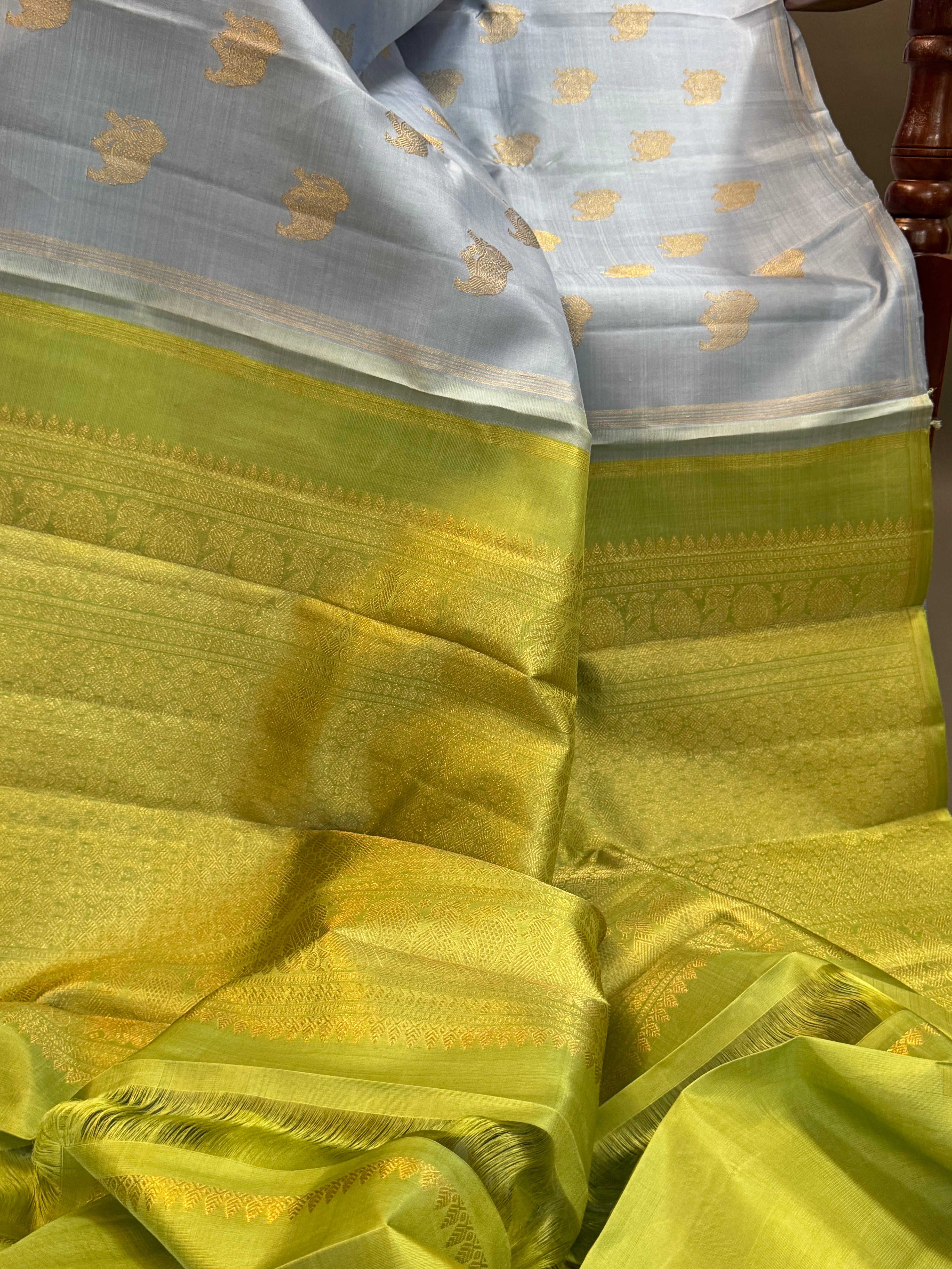 Powder blue elephant Butta  Borderless kanjipuram silk saree