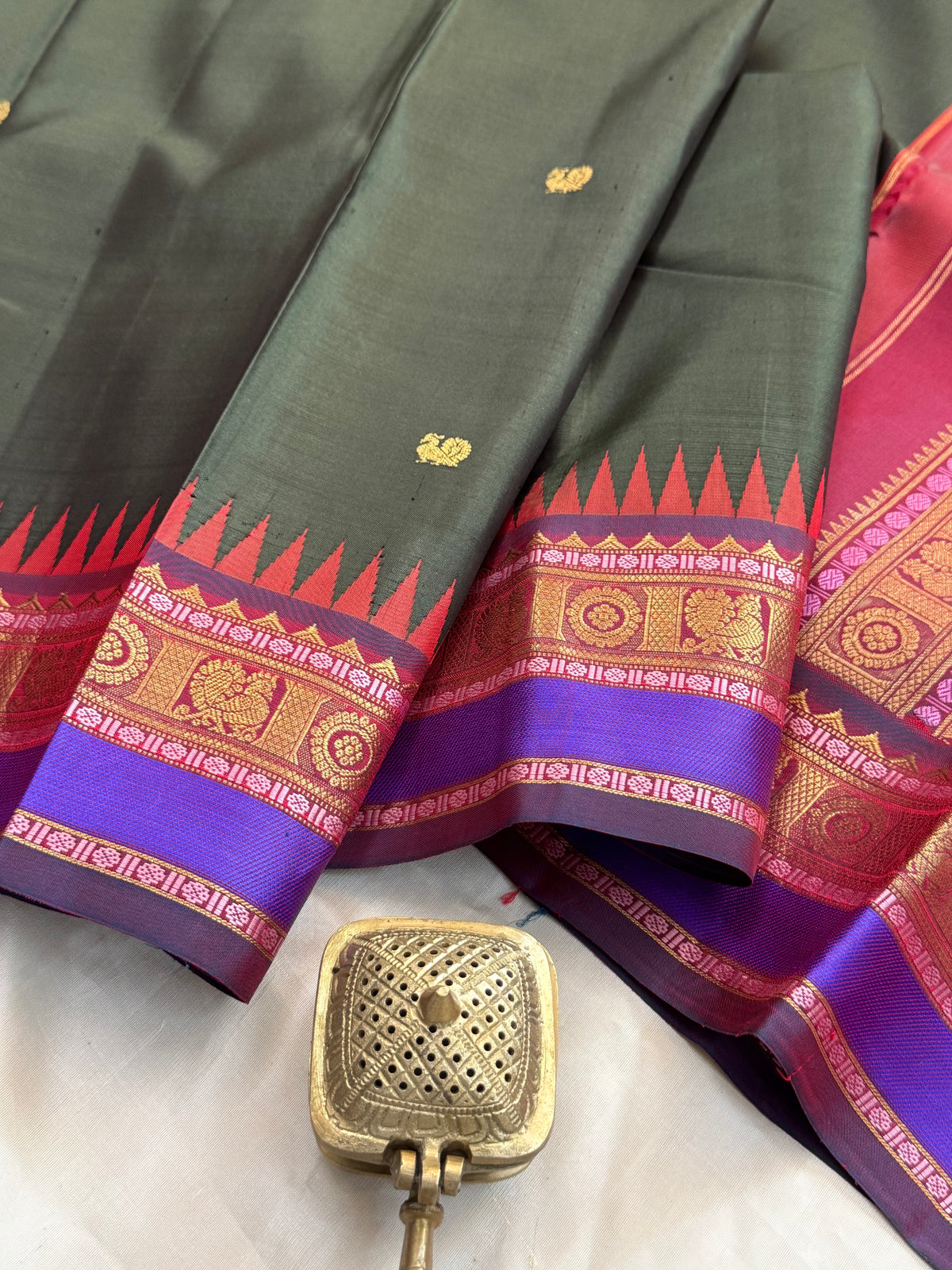 Dark green and Araku unique Iruthalaipakshi butta pallu / Special edition kanjipuram silk
