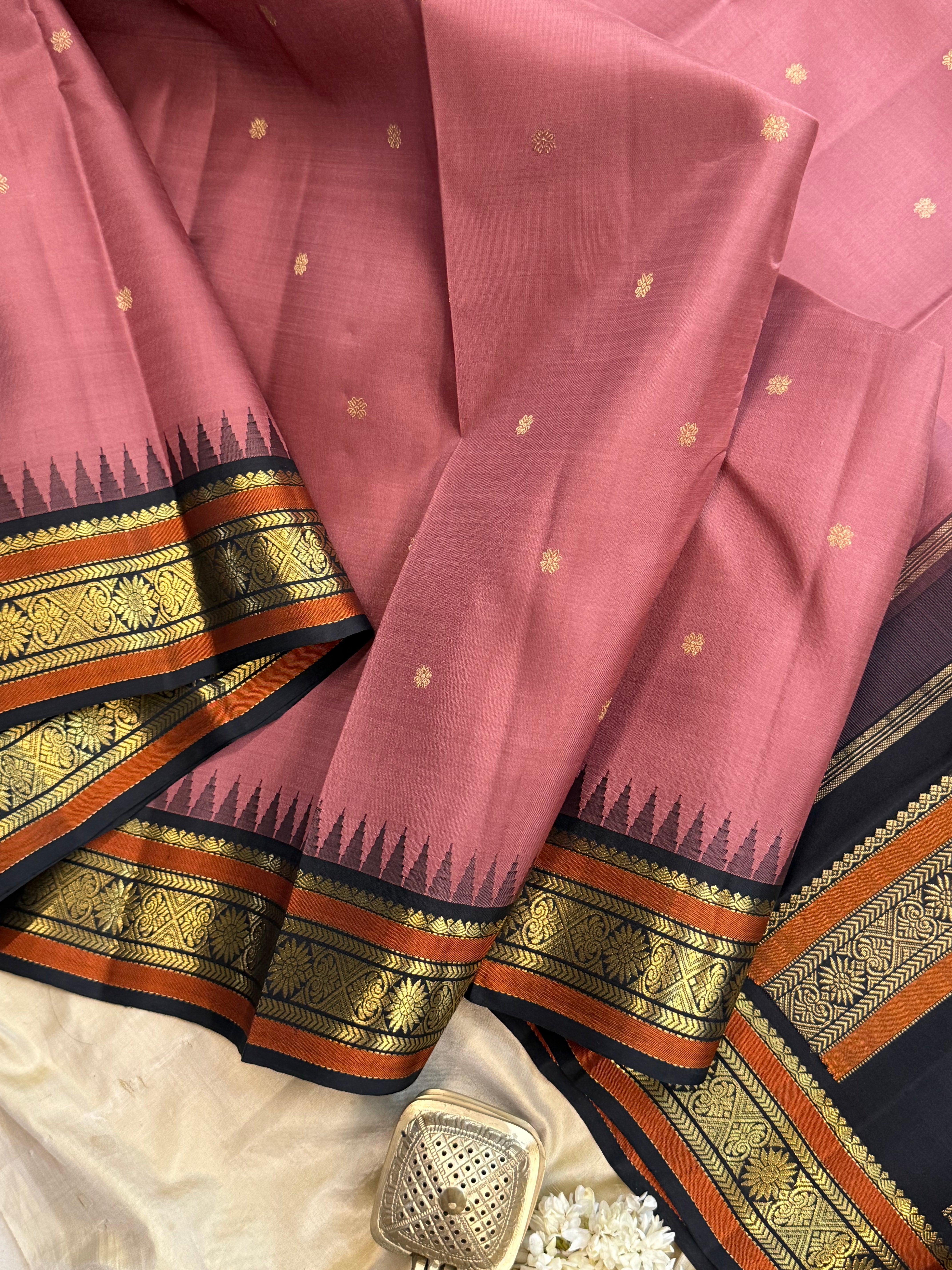 Rosewood pink and black kai korvai/ Kanjipuram silk