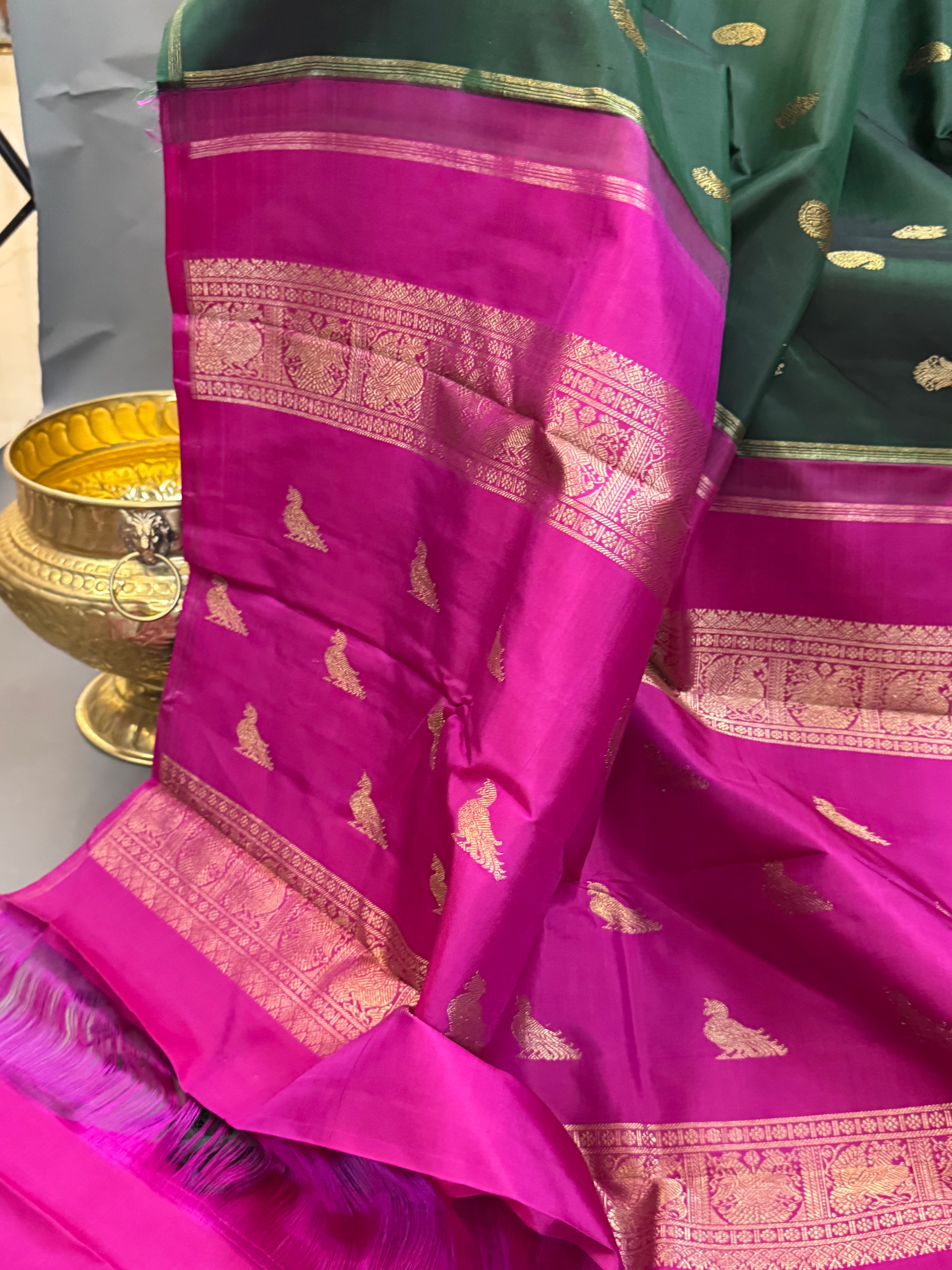 Dark green  Butta  Borderless kanjipuram silk saree