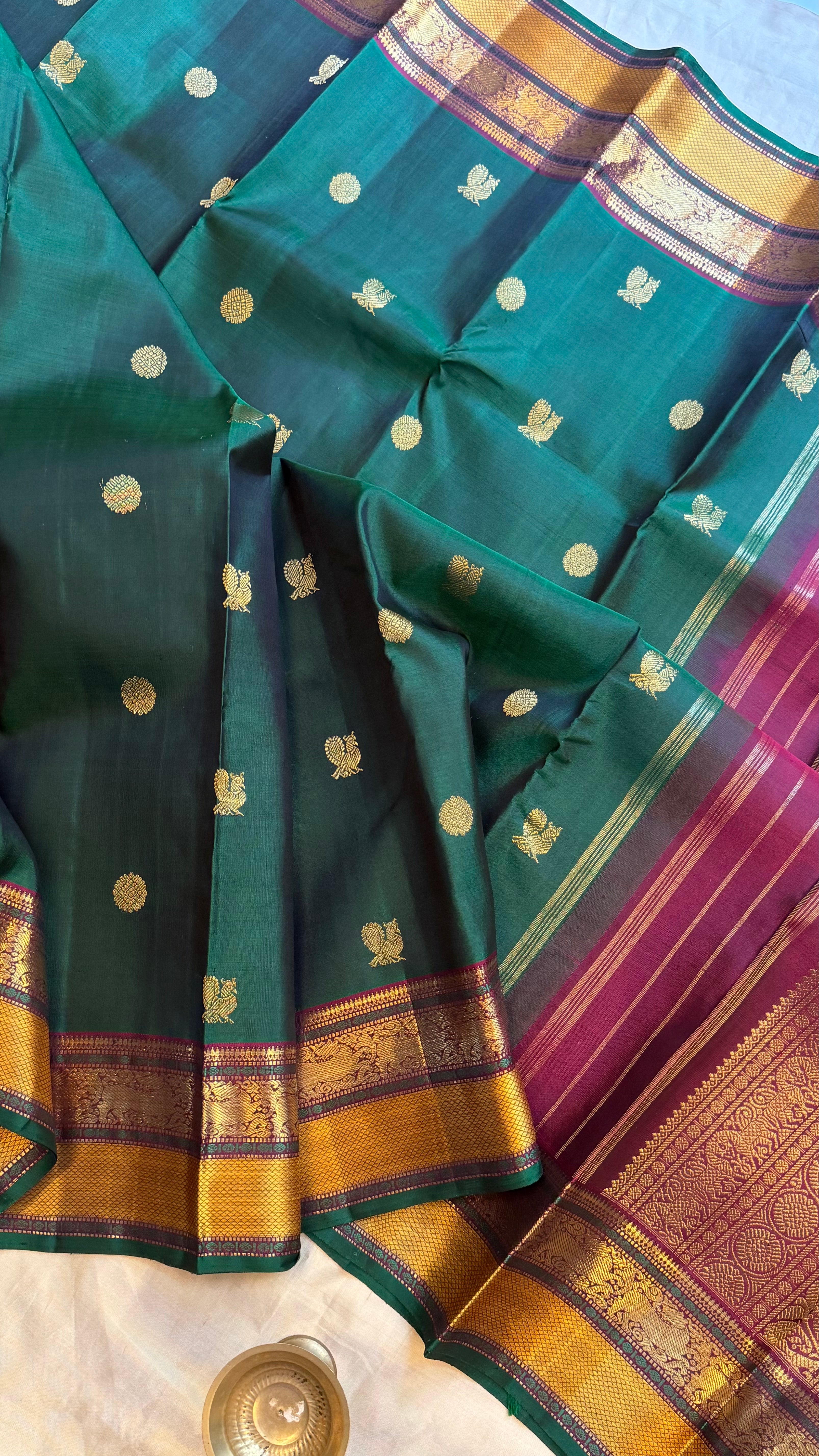 Dark green yazhli pet / Kanjipuram silk