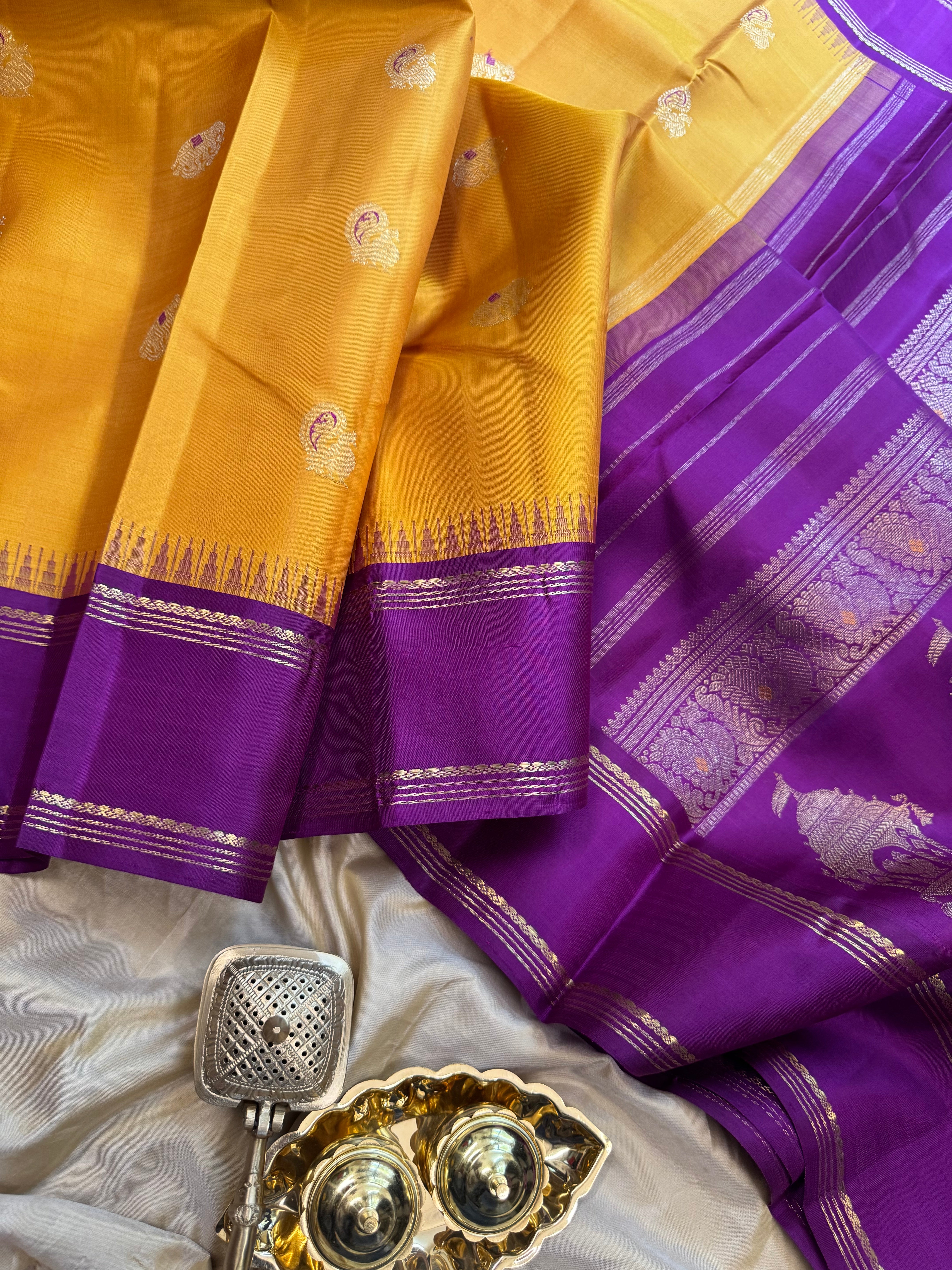 Manjal Meenakari Butta korvai : kanjipuram silk