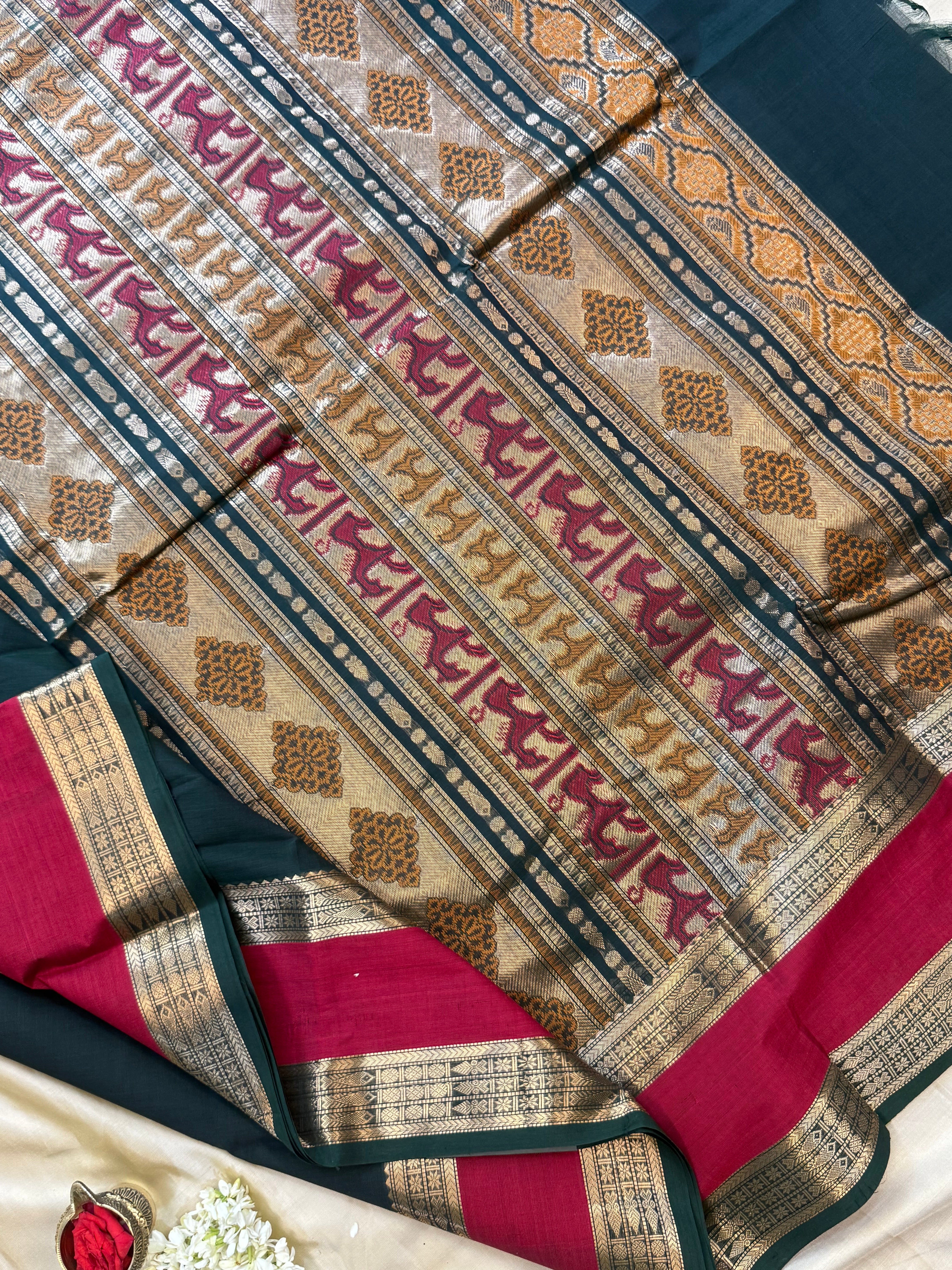 Dark green rettapet border/ Kanchi Cotton