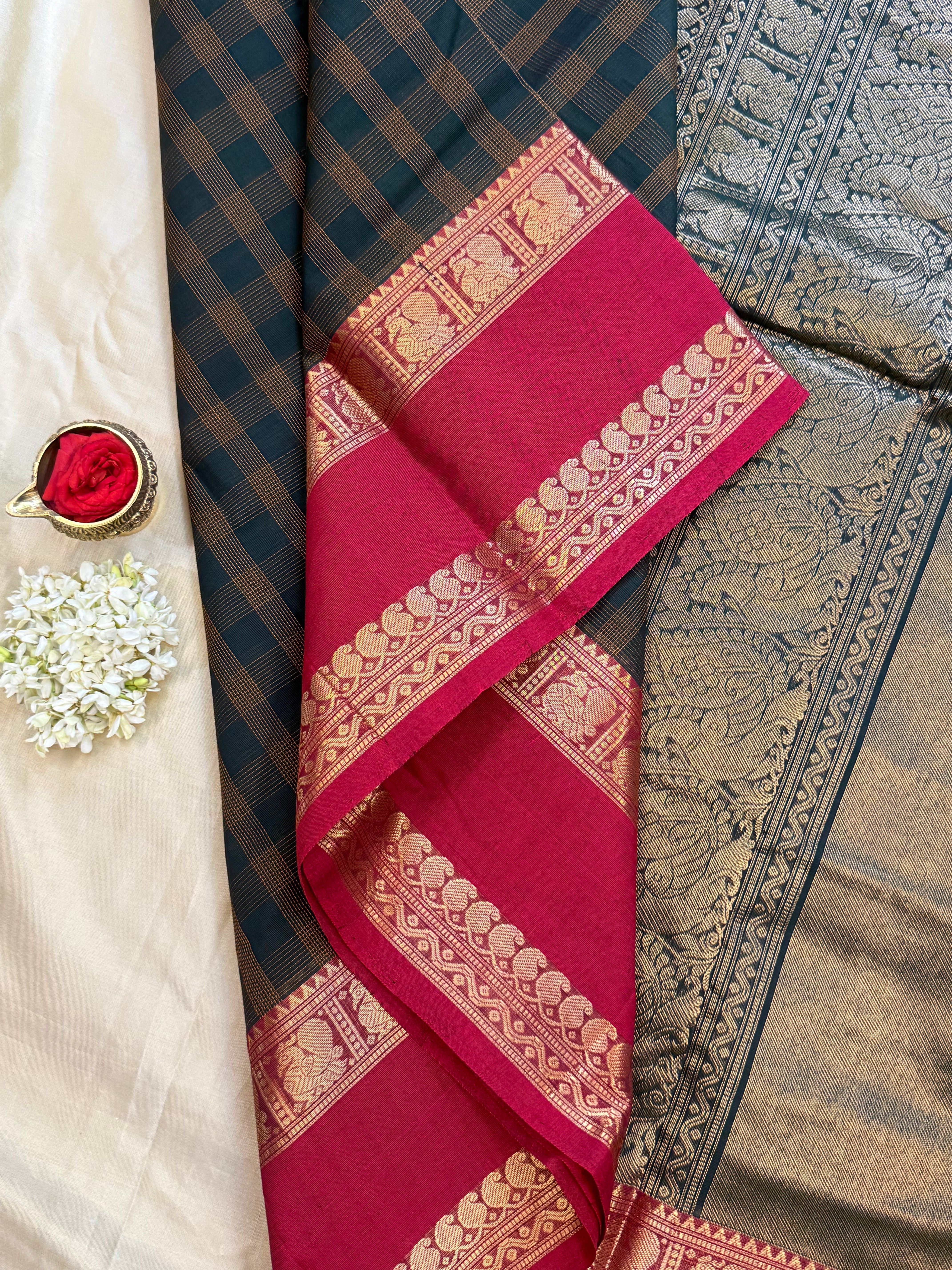 Dark green kattam / Kanchi Cotton