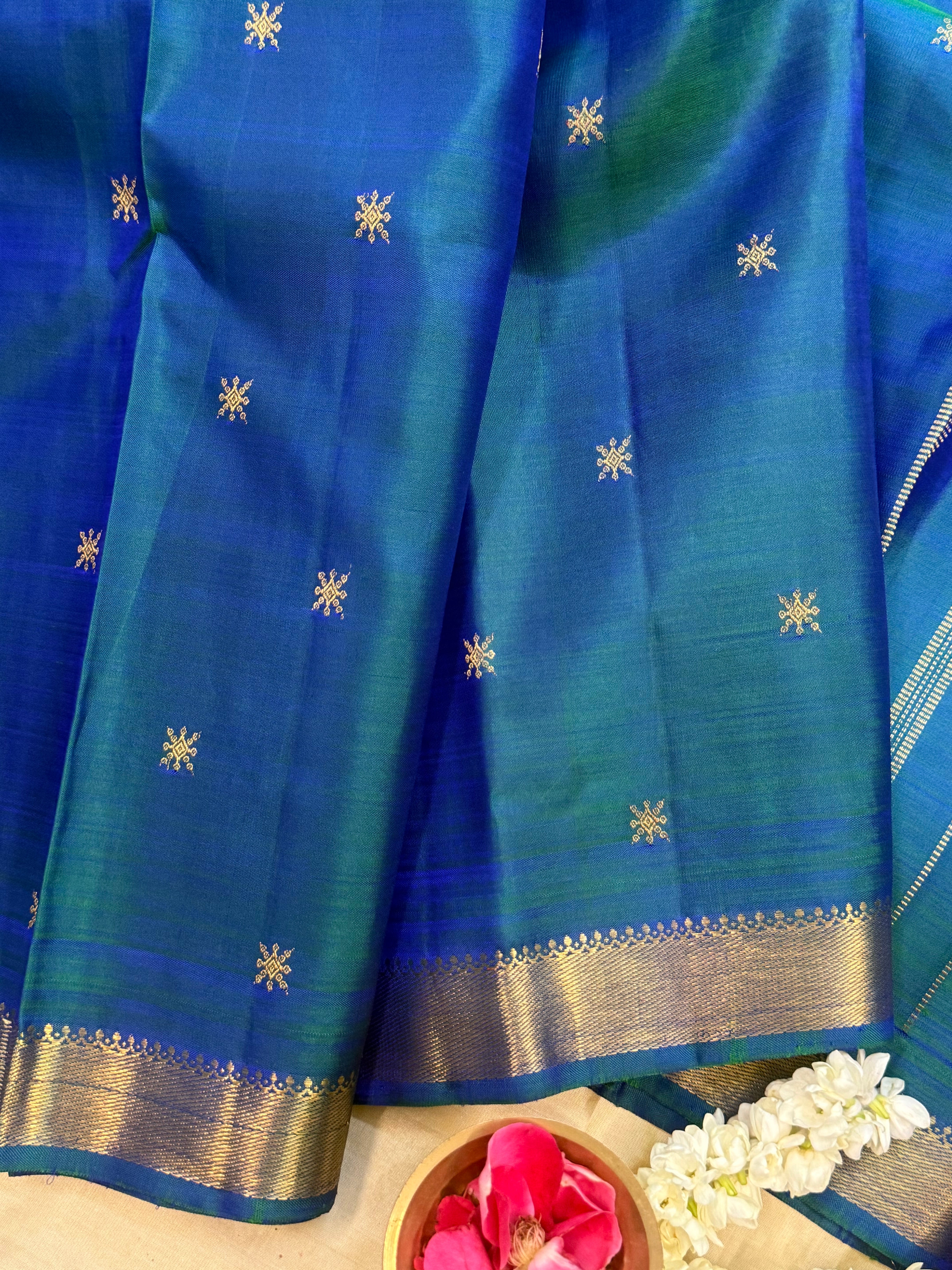 Mayilkazhuthu small pet / Kanjipuram silk