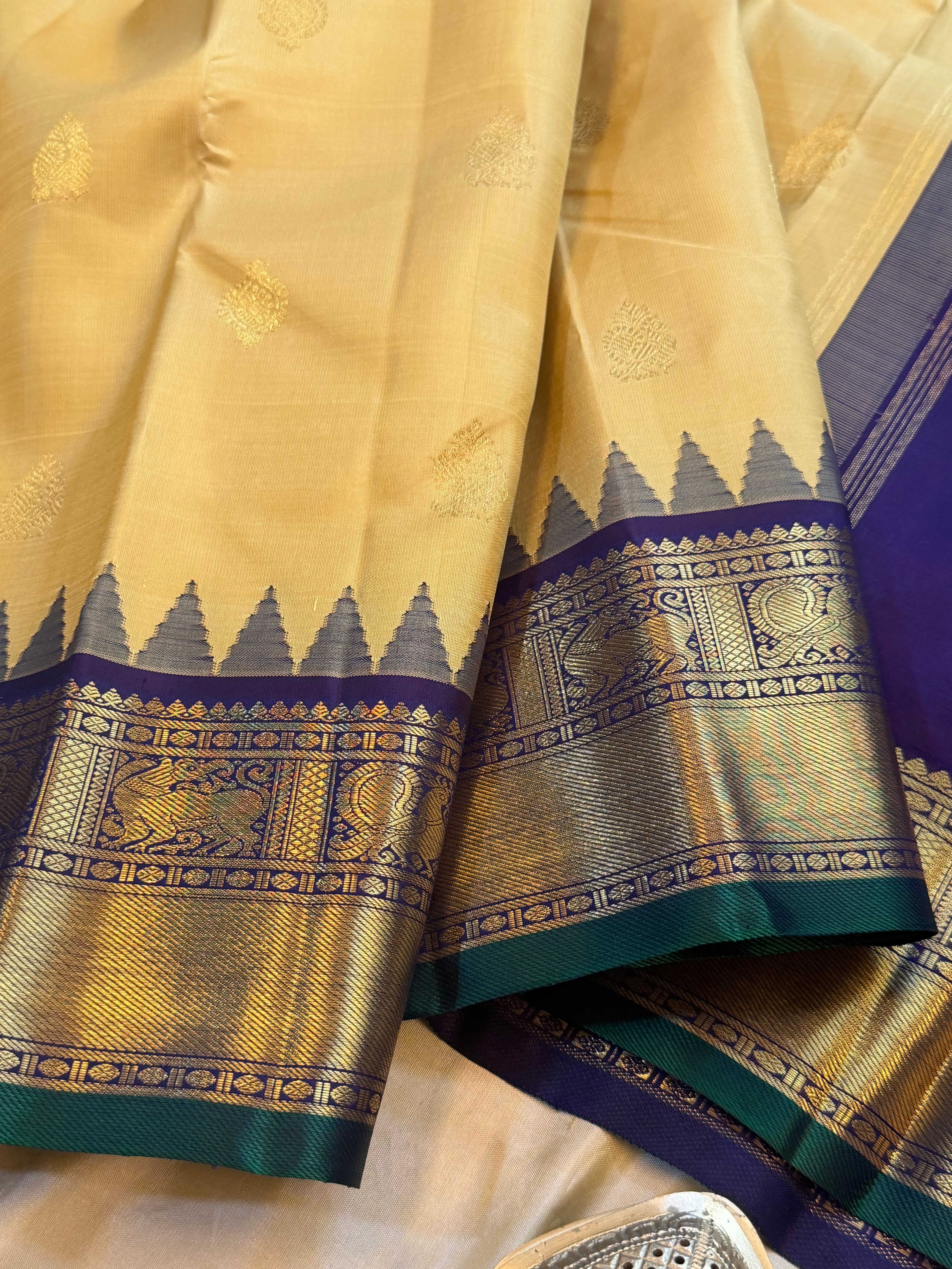 Sandal Kai Korvai  / Kanjipuram silk