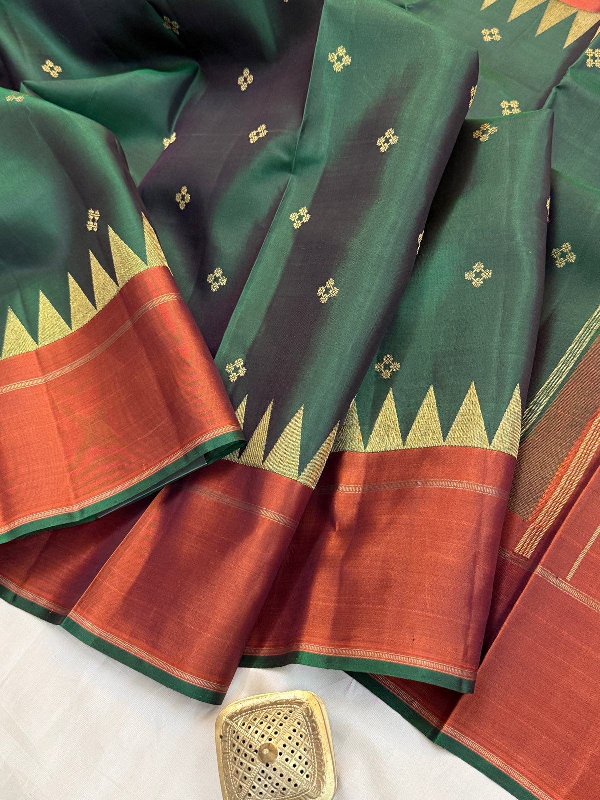 Green temple and pure Zari Butta/ kanjipuram silk saree clsa 8097