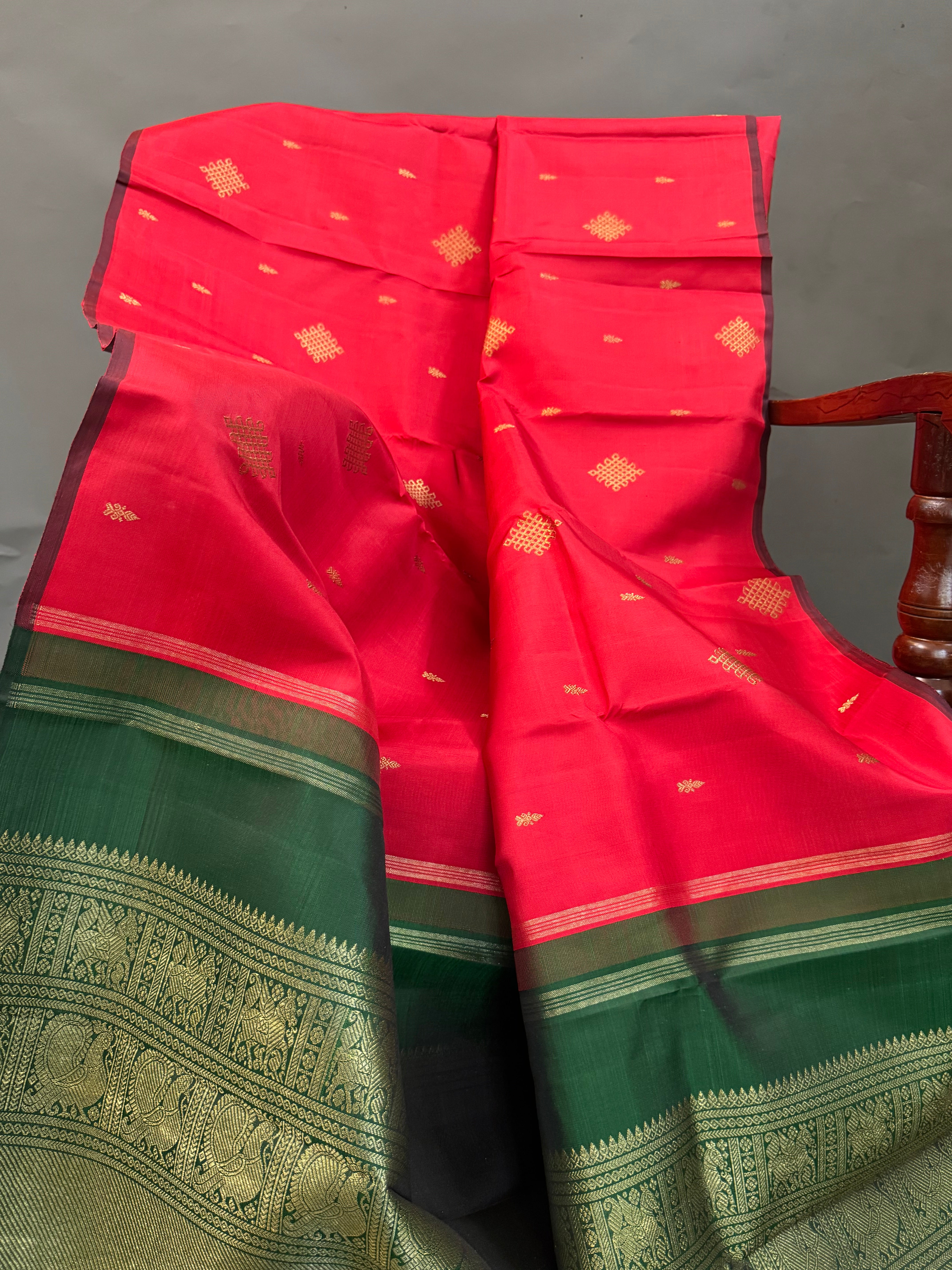 Red Kolam Butta borderless pure kanjipuram silk saree