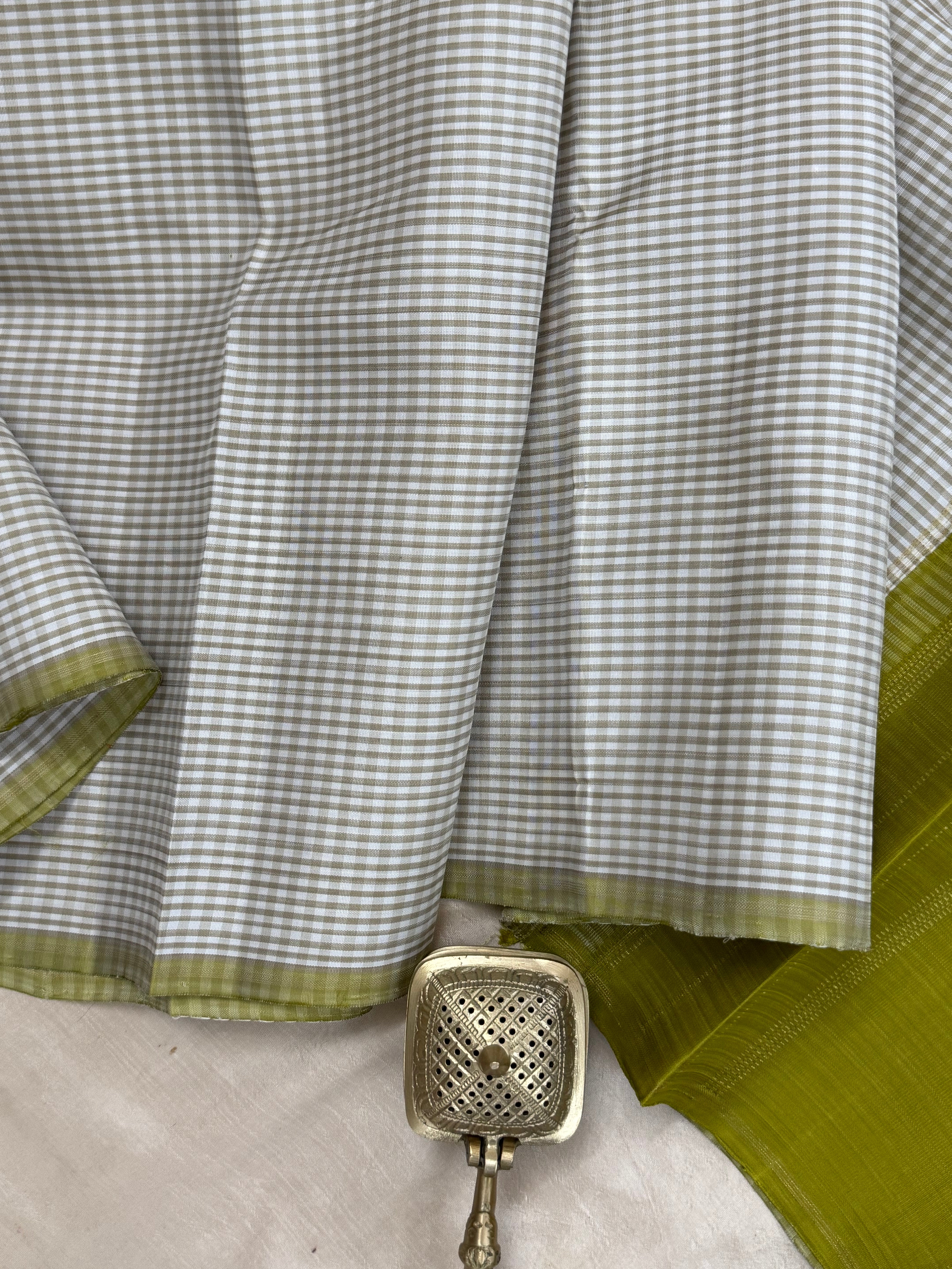 Offwhite and beige kattam borderless/ Kanjipuram silk