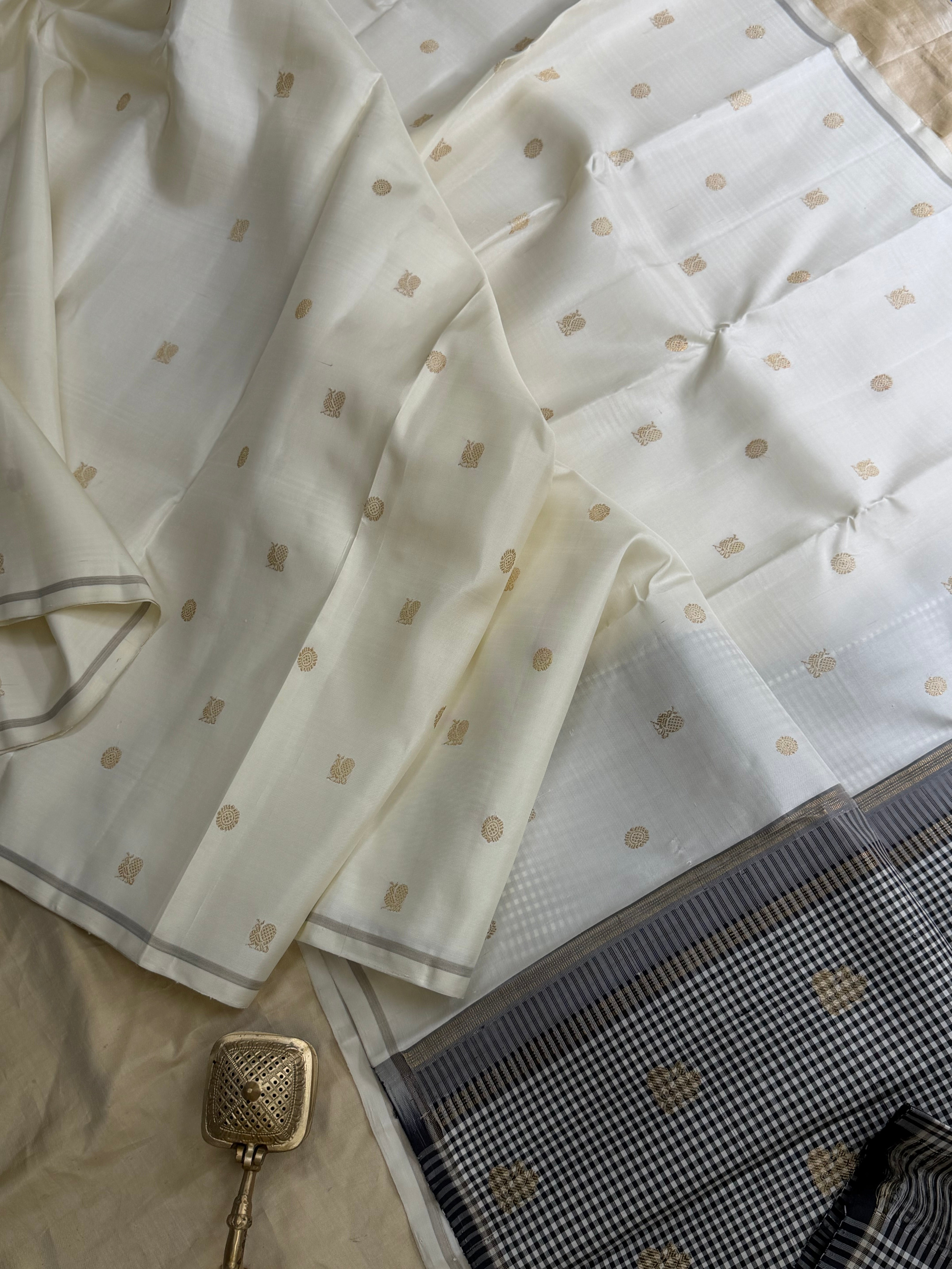 Off white Annam chakram Butta     / Budget friendly Kanjipuram silk sarees