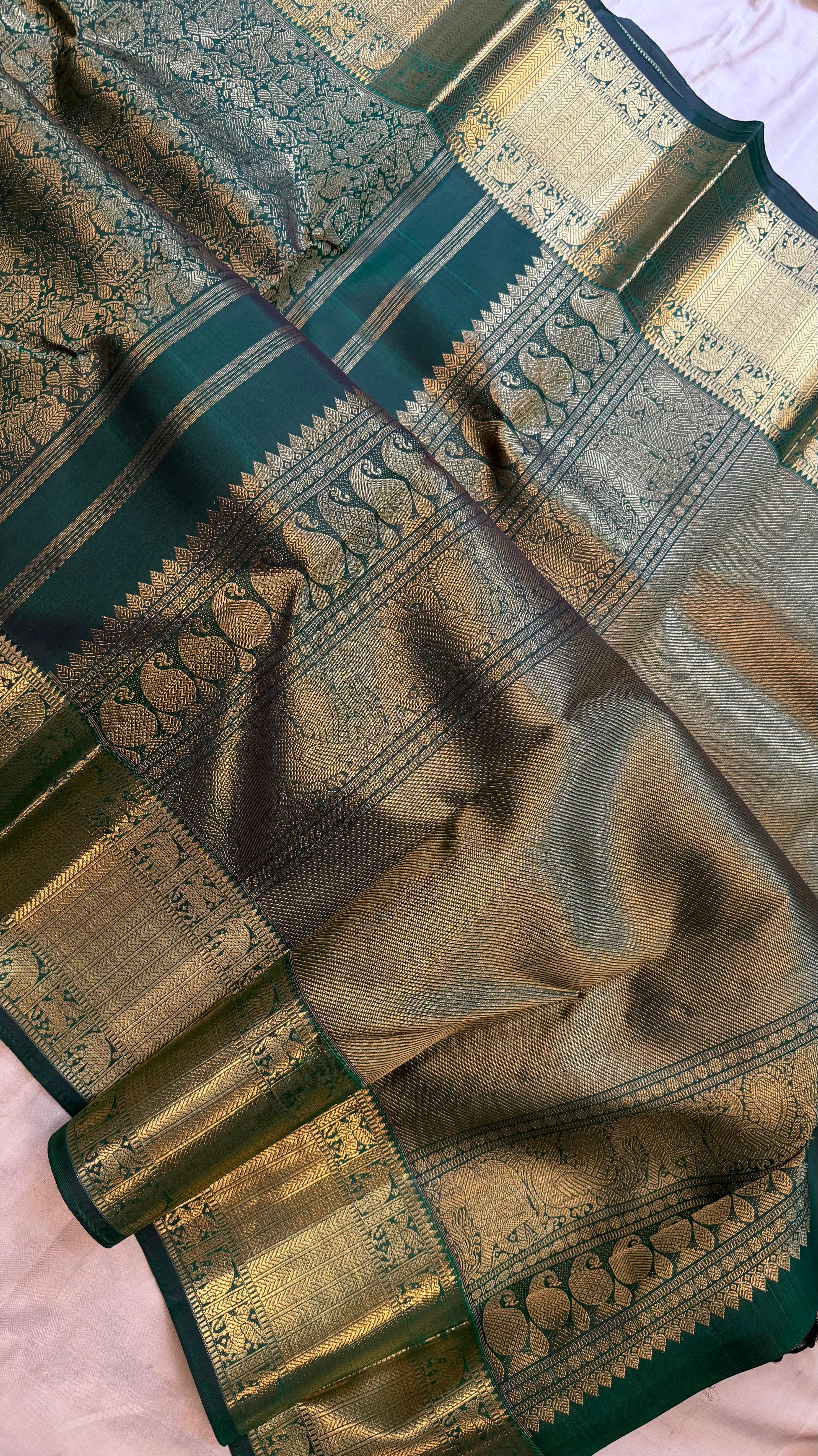 Vaibhogam :  Green vanasingaram brocade Kanjipuram silk
