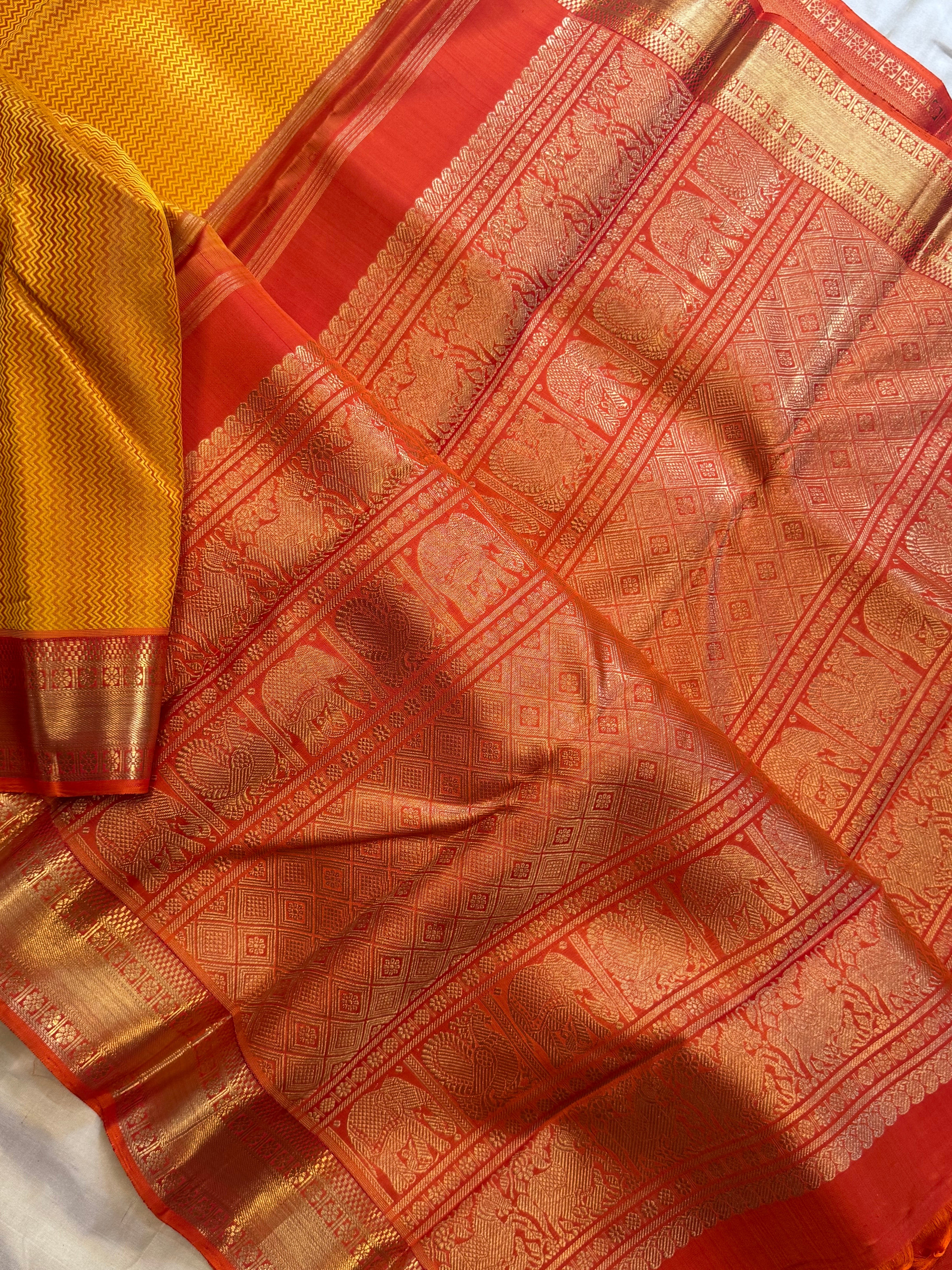 Double tone yellow vangi style body  : kanjipuram silk