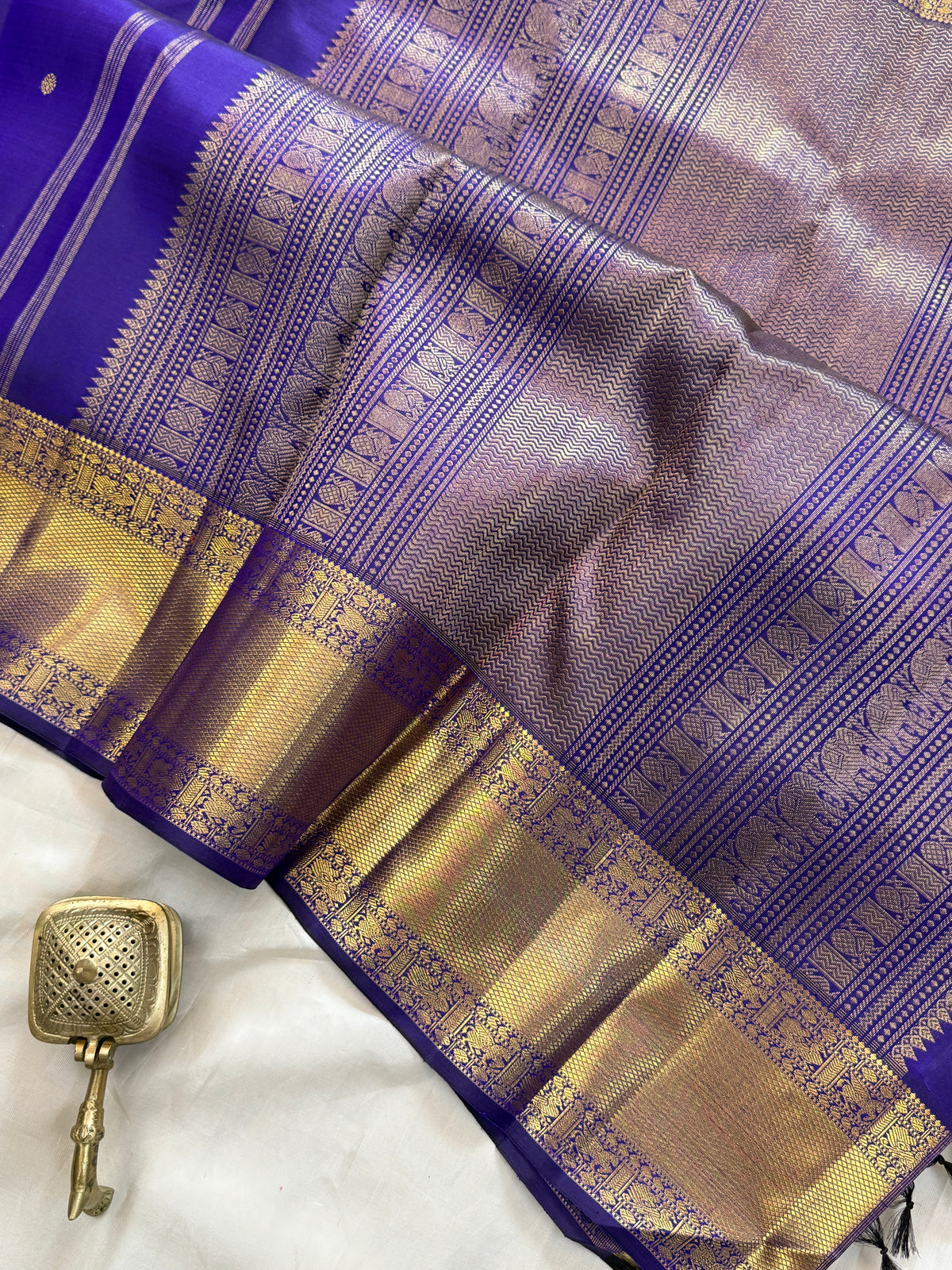 Brinjal Blue - Day 3 Navarthri colour pure Zari Kanjipuram silk / getti border and small Butta clsa 11613
