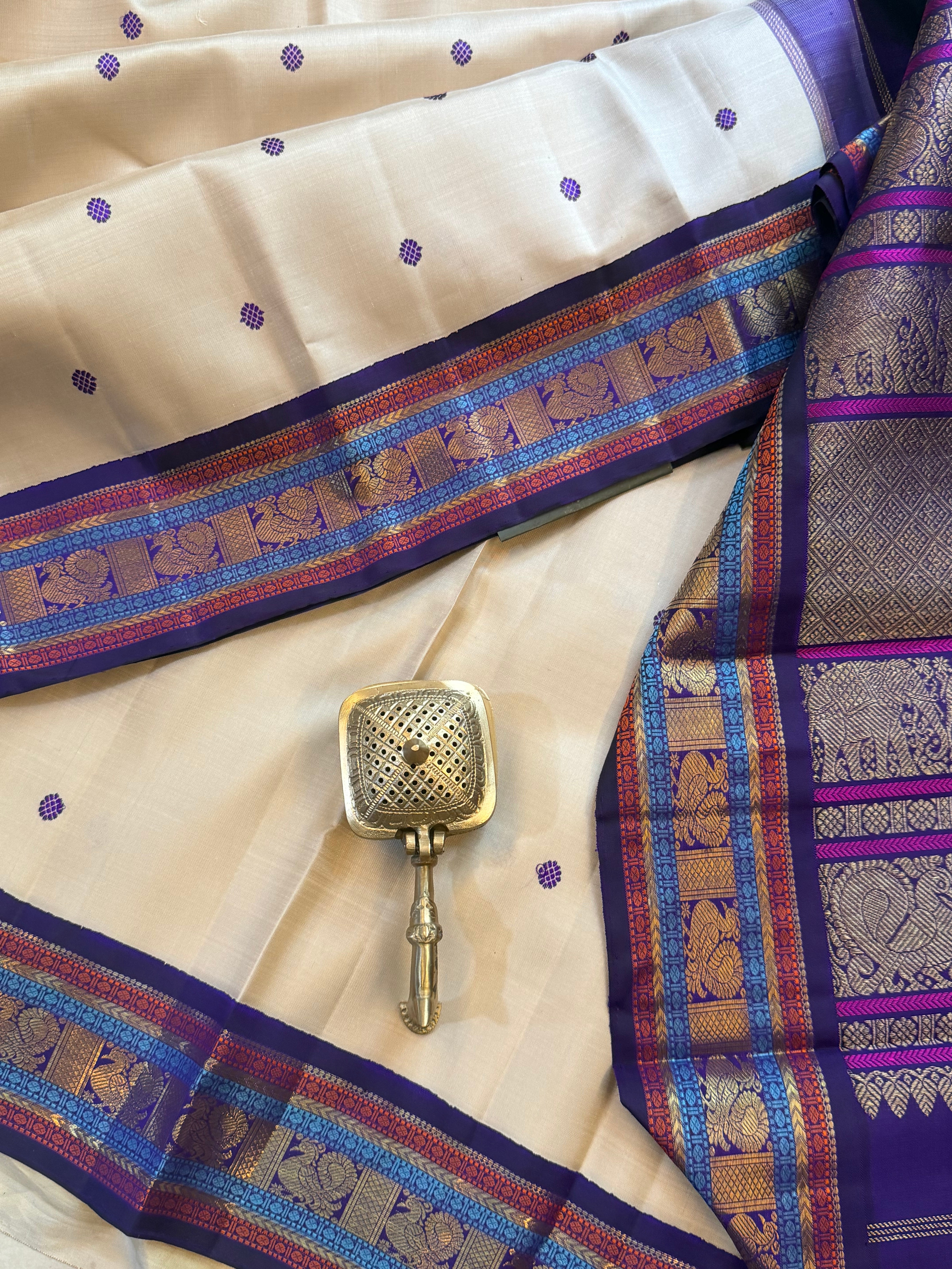 Beige Kai Korvai : Kanjipuram silk