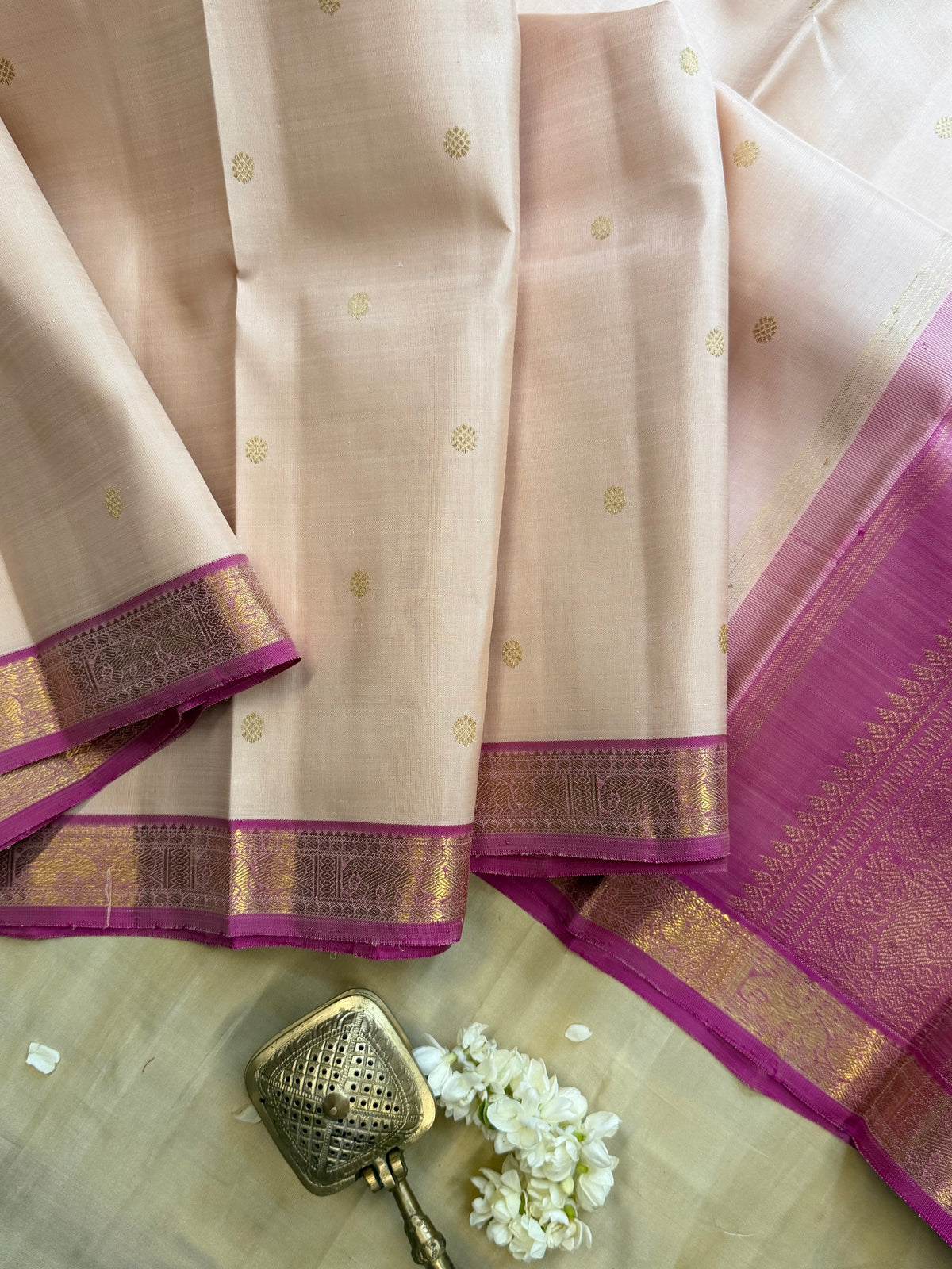 Creamish pink small border : Kanjipuram silk saree clsa 11349
