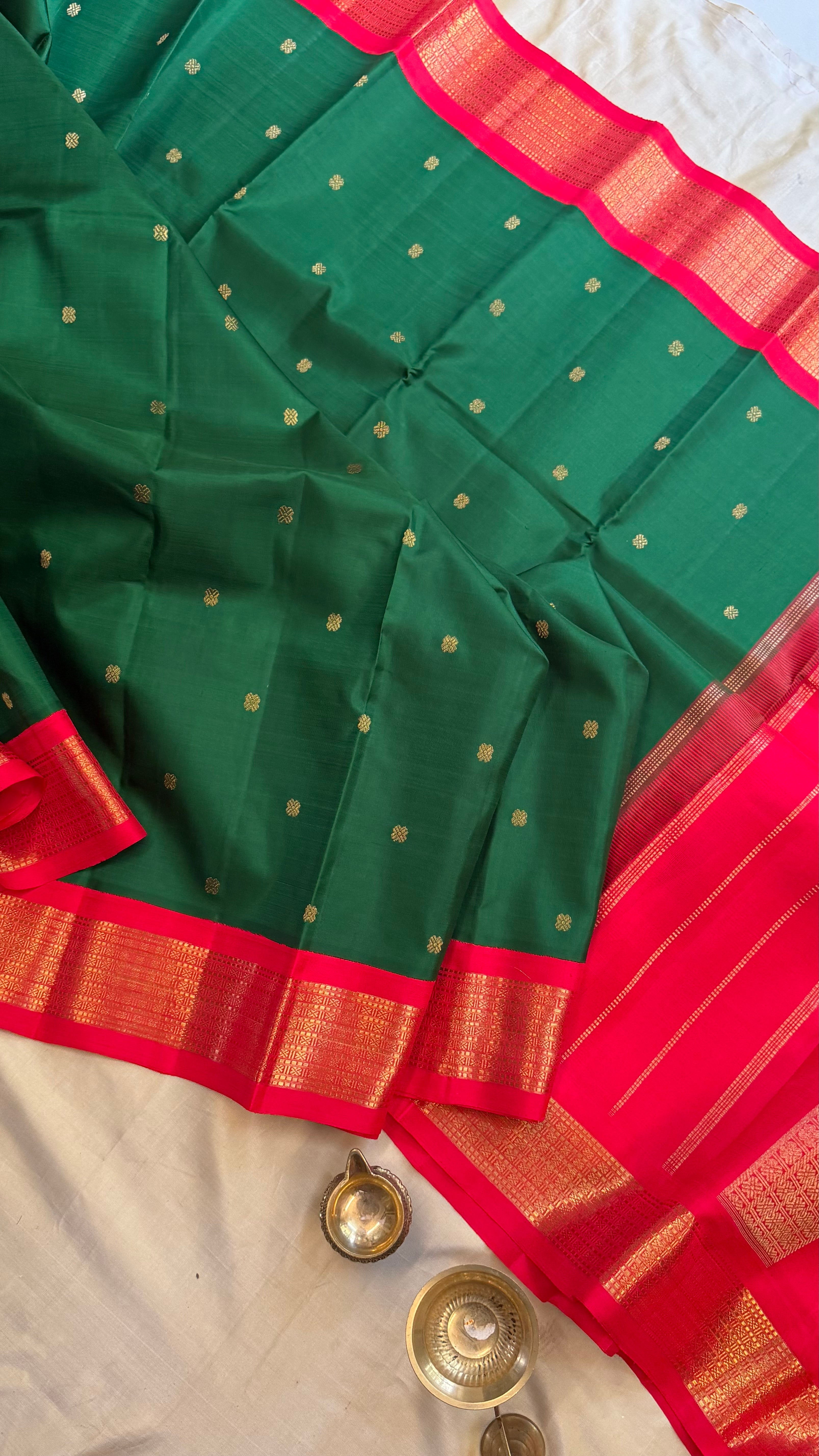 Dark green and red Kai Korvai / Kanjipuram silk